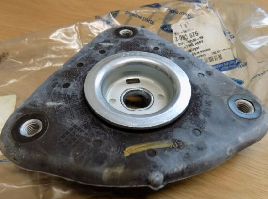 new ford focus mk3 c346 front strut suspension top mount 2033575 original