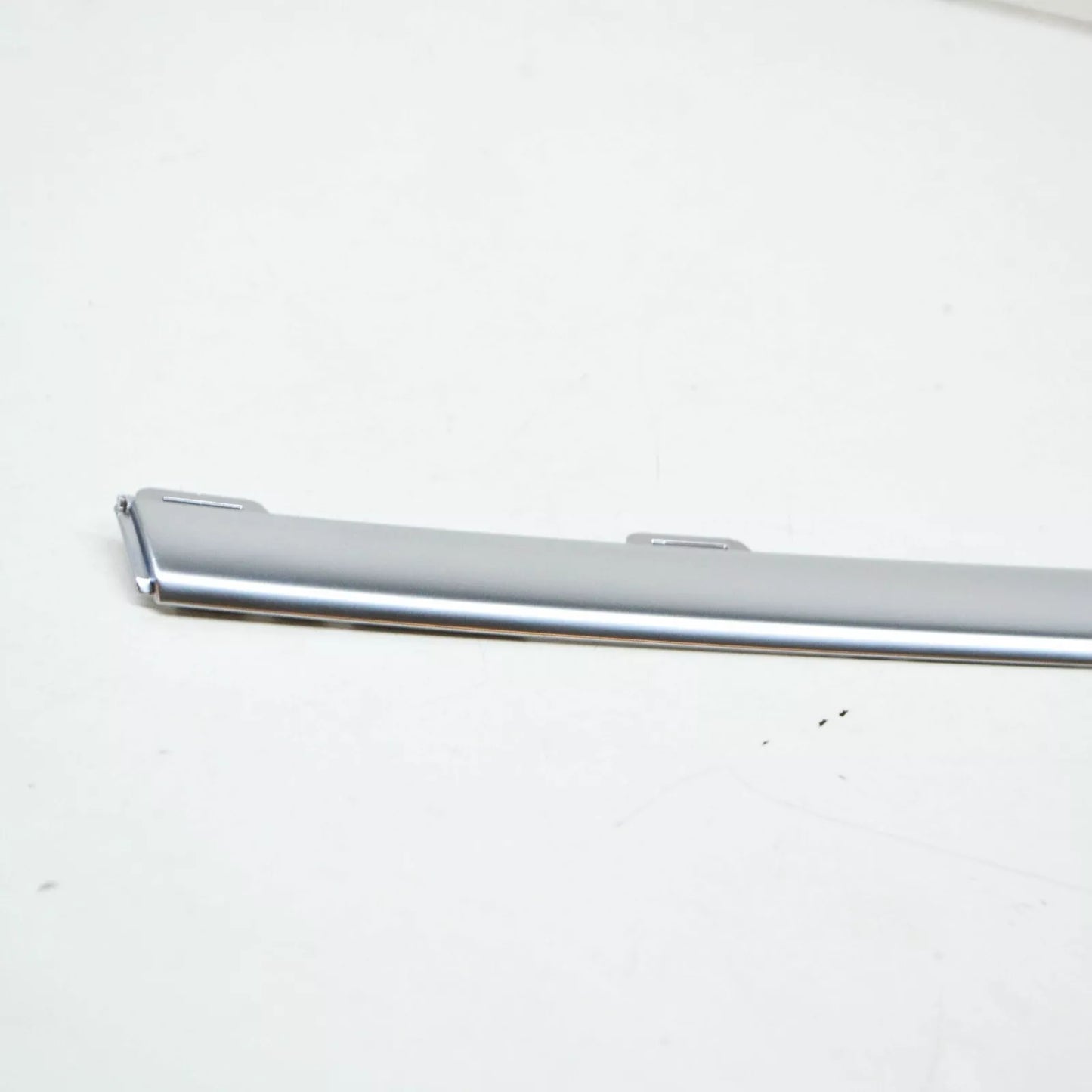 NEW VW GOLF MK7 5G FRONT BUMPER CENTER LOWER MOLDING TRIM 5G08537653Q7