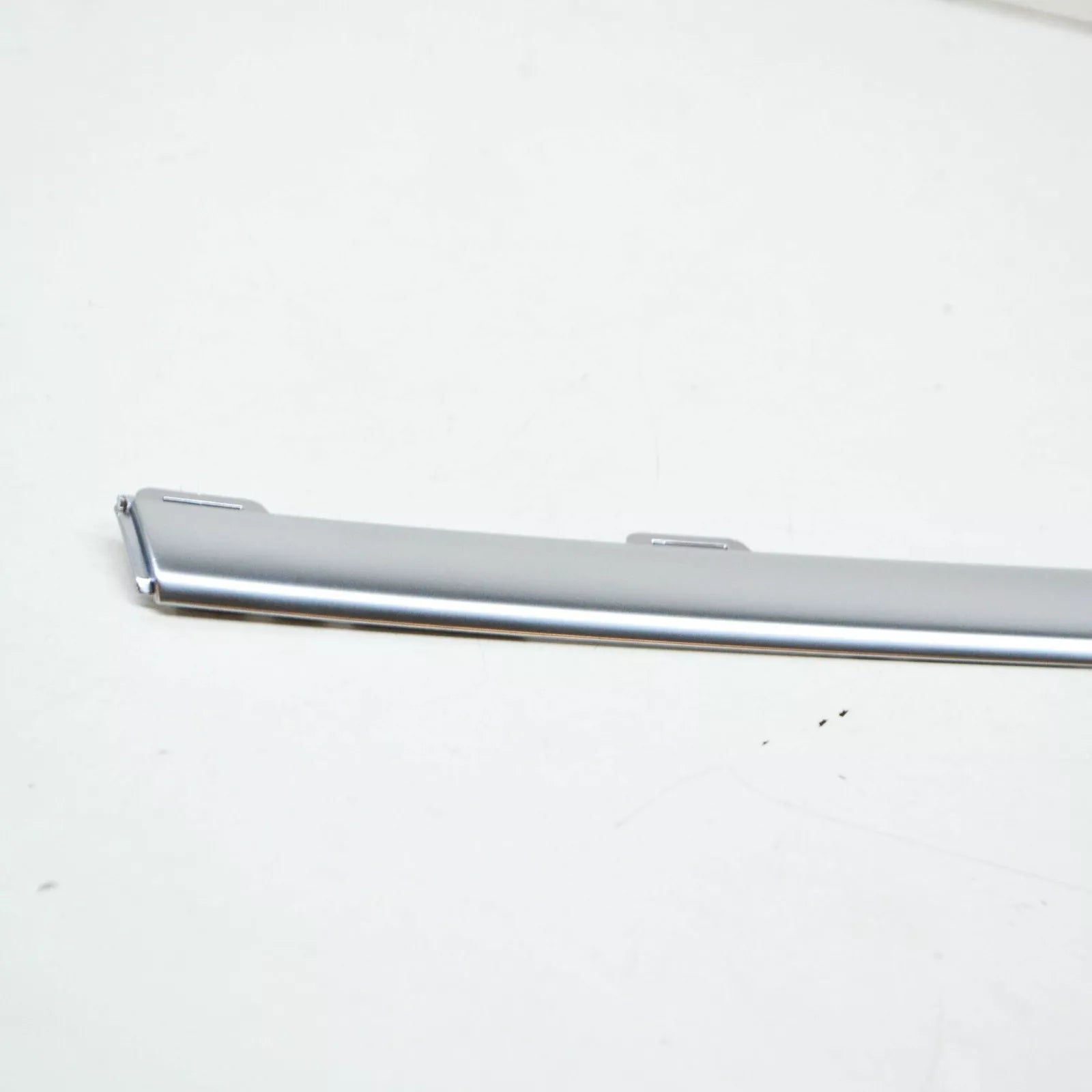 NEW VW GOLF MK7 5G FRONT BUMPER CENTER LOWER MOLDING TRIM 5G08537653Q7
