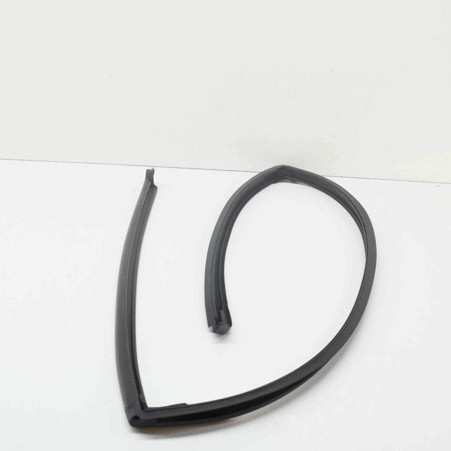 NEW BMW X5 E70 UPPER REAR RIGHT DOOR SEAL 51767208592 7208592 ORIGINAL