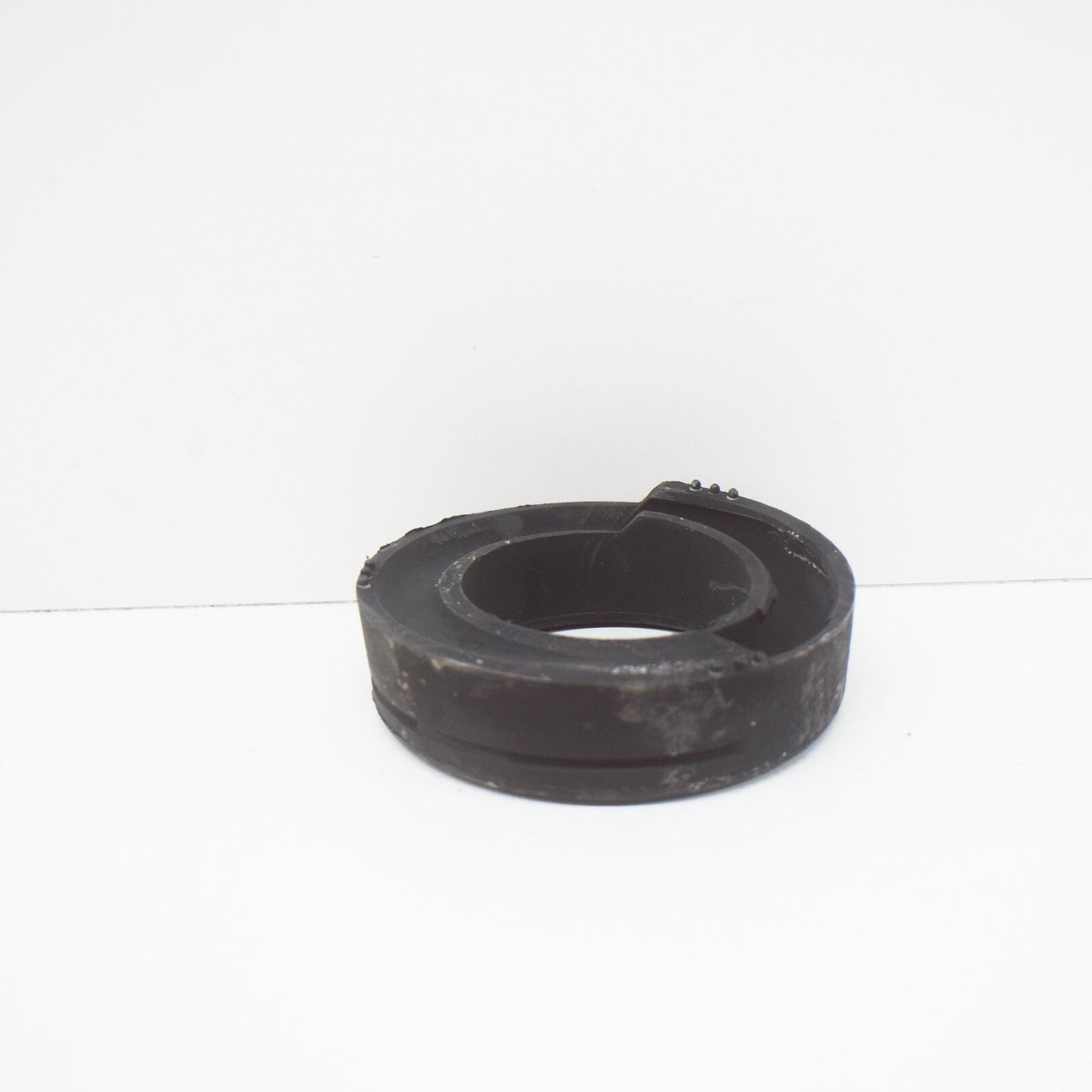 NEW MERCEDES-BENZ C-CLASS W204 COIL SPRING UPPER SHIM A2103250384 2010 11108570