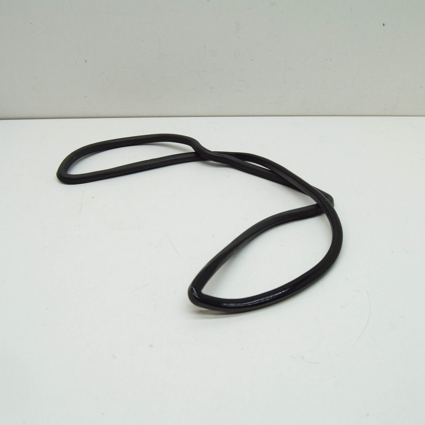 NEW MERCEDES-BENZ C W202 FRONT LEFT HEADLAMP LENS SEAL A2028261380 ORIGINAL