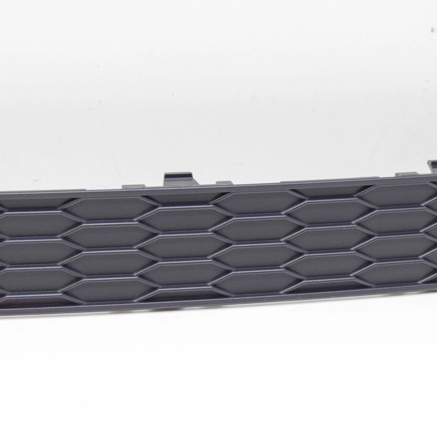 NEW AUDI Q3 8U REAR BUMPER CENTER LOWER TRIM 8U0807823A4U8 ORIGINAL