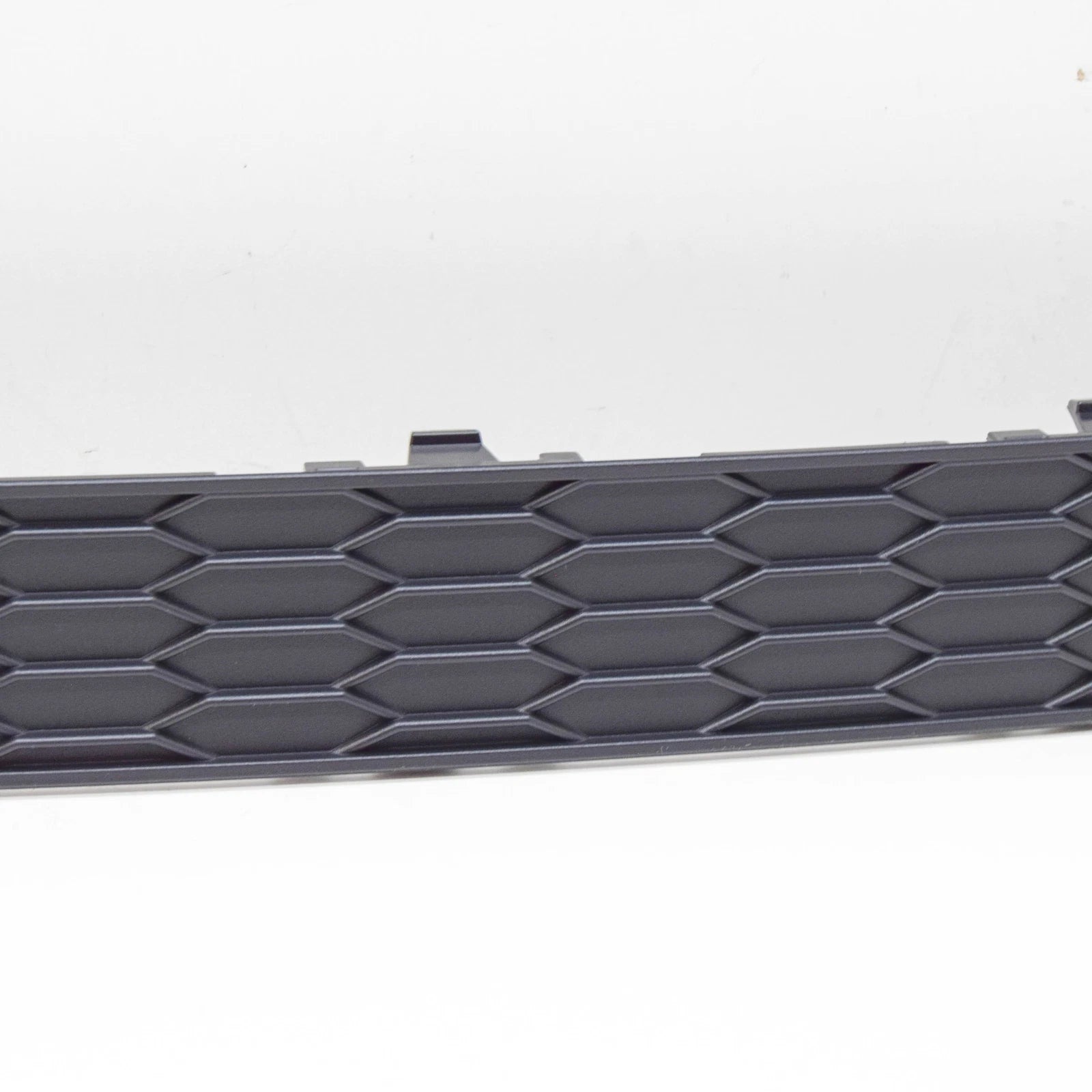 NEW AUDI Q3 8U REAR BUMPER CENTER LOWER TRIM 8U0807823A4U8 ORIGINAL