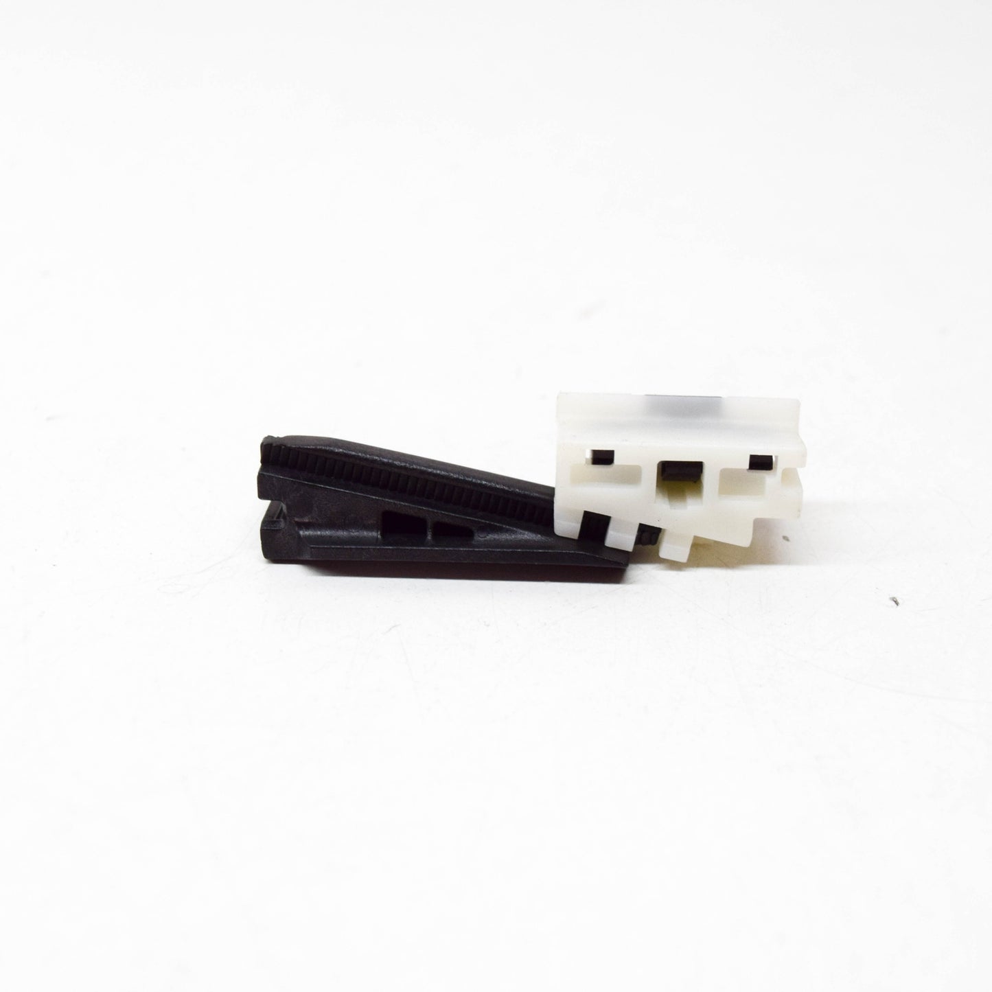 new mercedes-benz e w210 roof water deflector retaining clip a2106900213