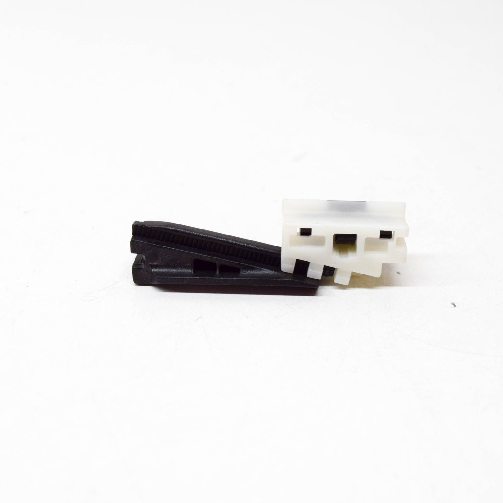new mercedes-benz e w210 roof water deflector retaining clip a2106900213