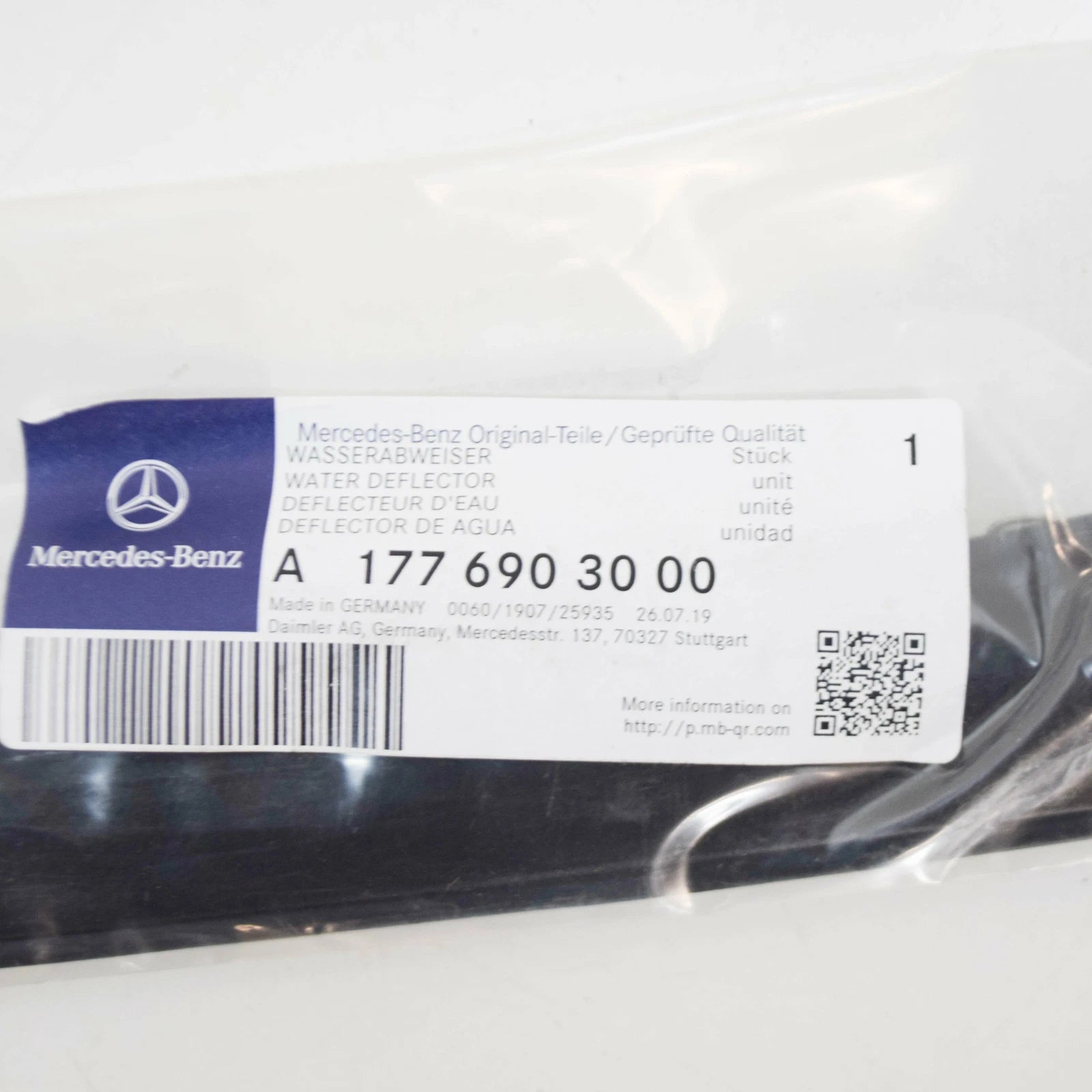NEW MB A W177 FRONT WINDSHIELD RIGHT SIDE WATER DEFLECTOR A1776903000
