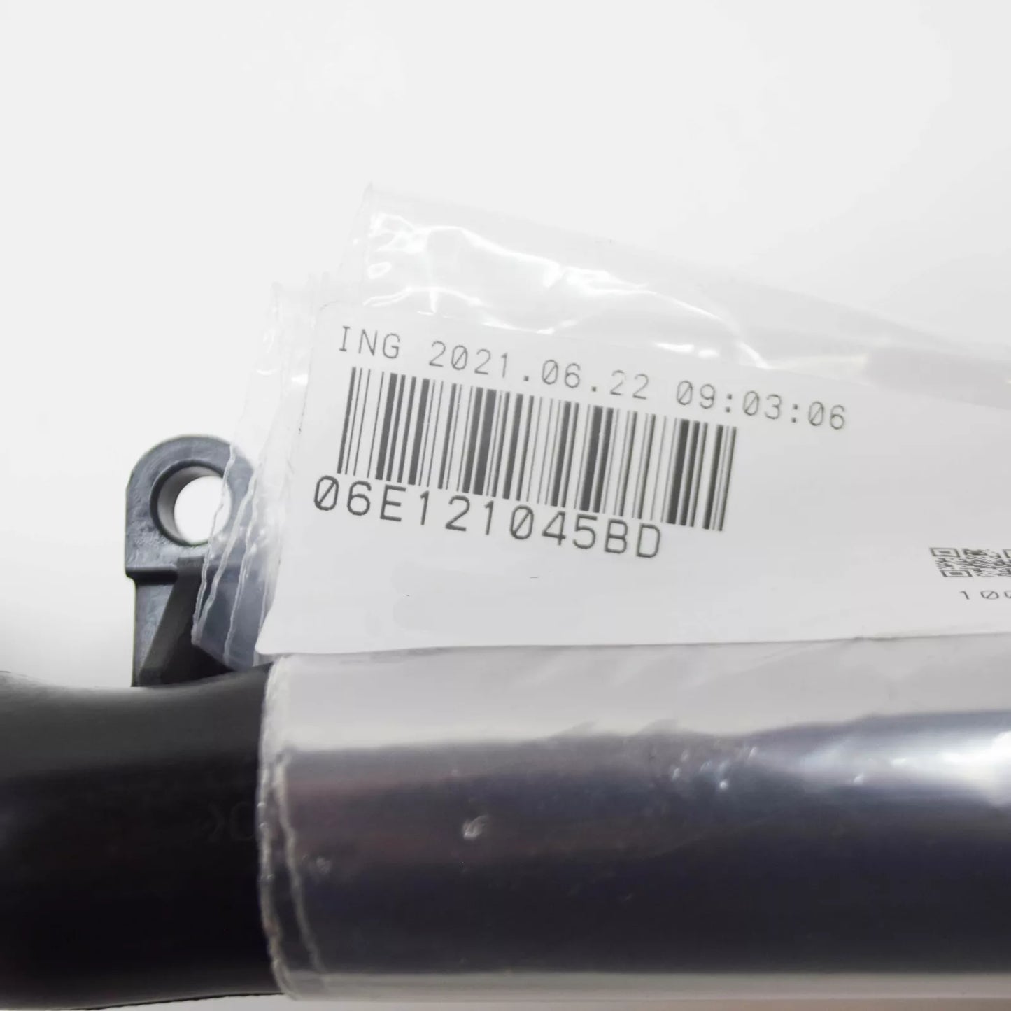 NEW AUDI Q7 4L ENGINE COOLANT PIPE 06E121045BD