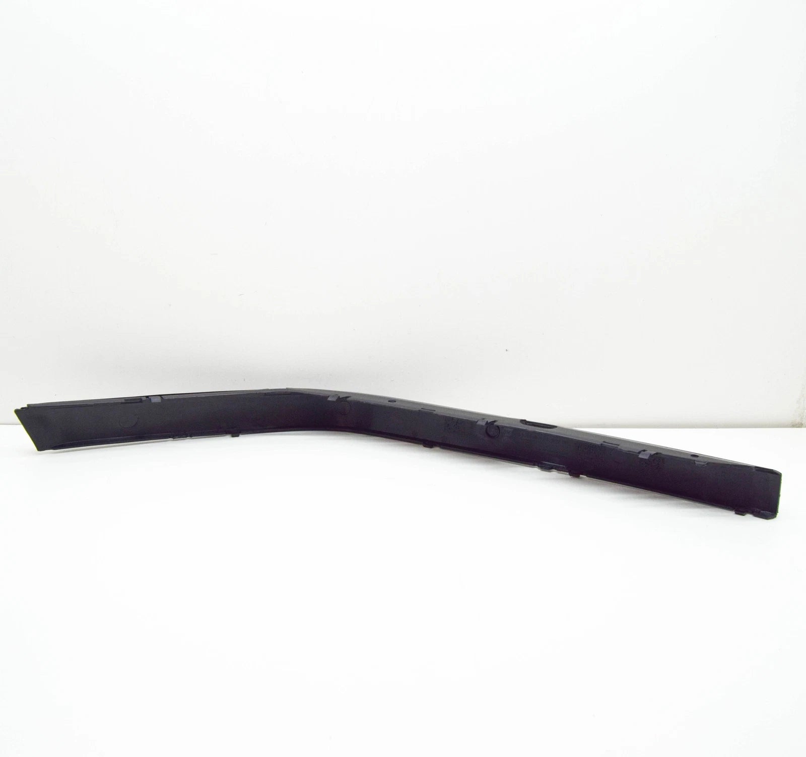 NEW BMW 7 E38 FRONT BUMPER LEFT MOLDING TRIM 51118125309 8125309 ORIGINAL