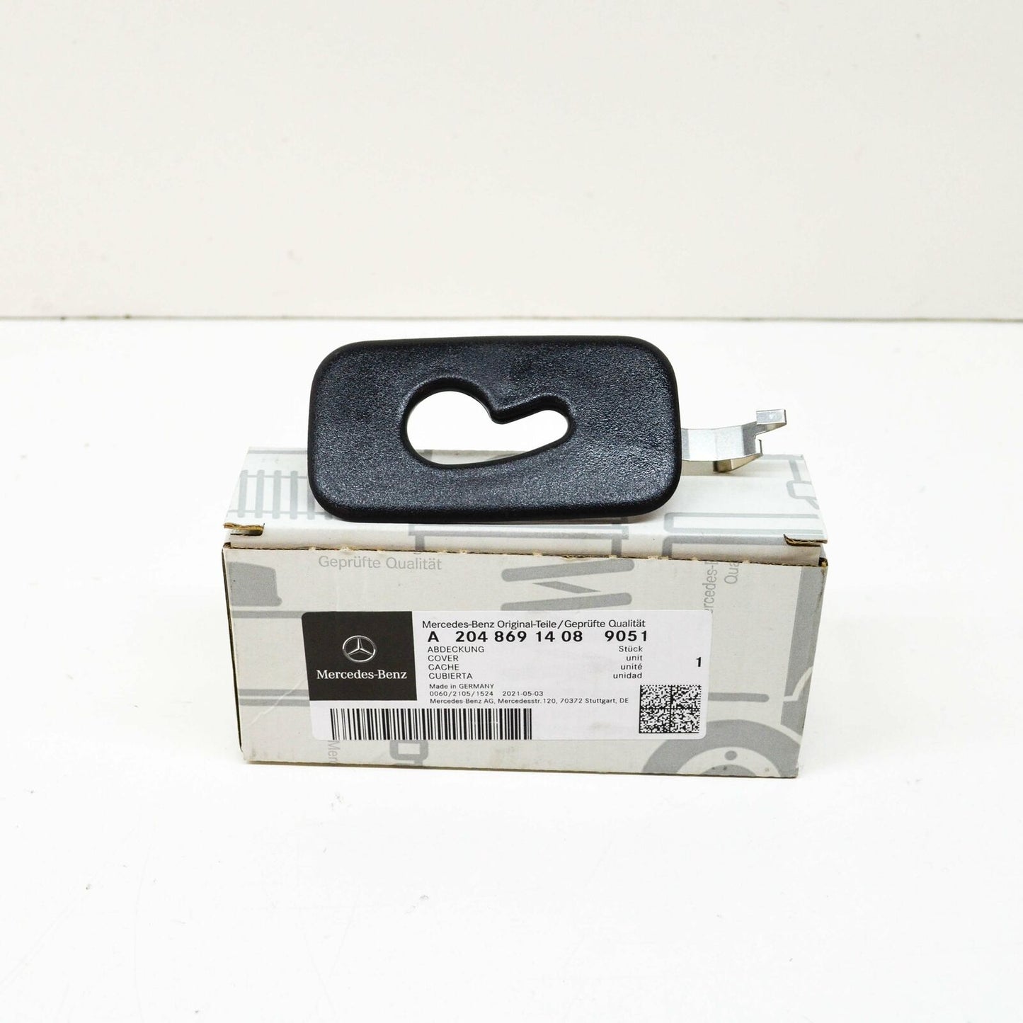 NEW MB CLA C117 REAR RIGHT LUGGAGE NET BRACKET COVER A20486914089051 ORIGINAL