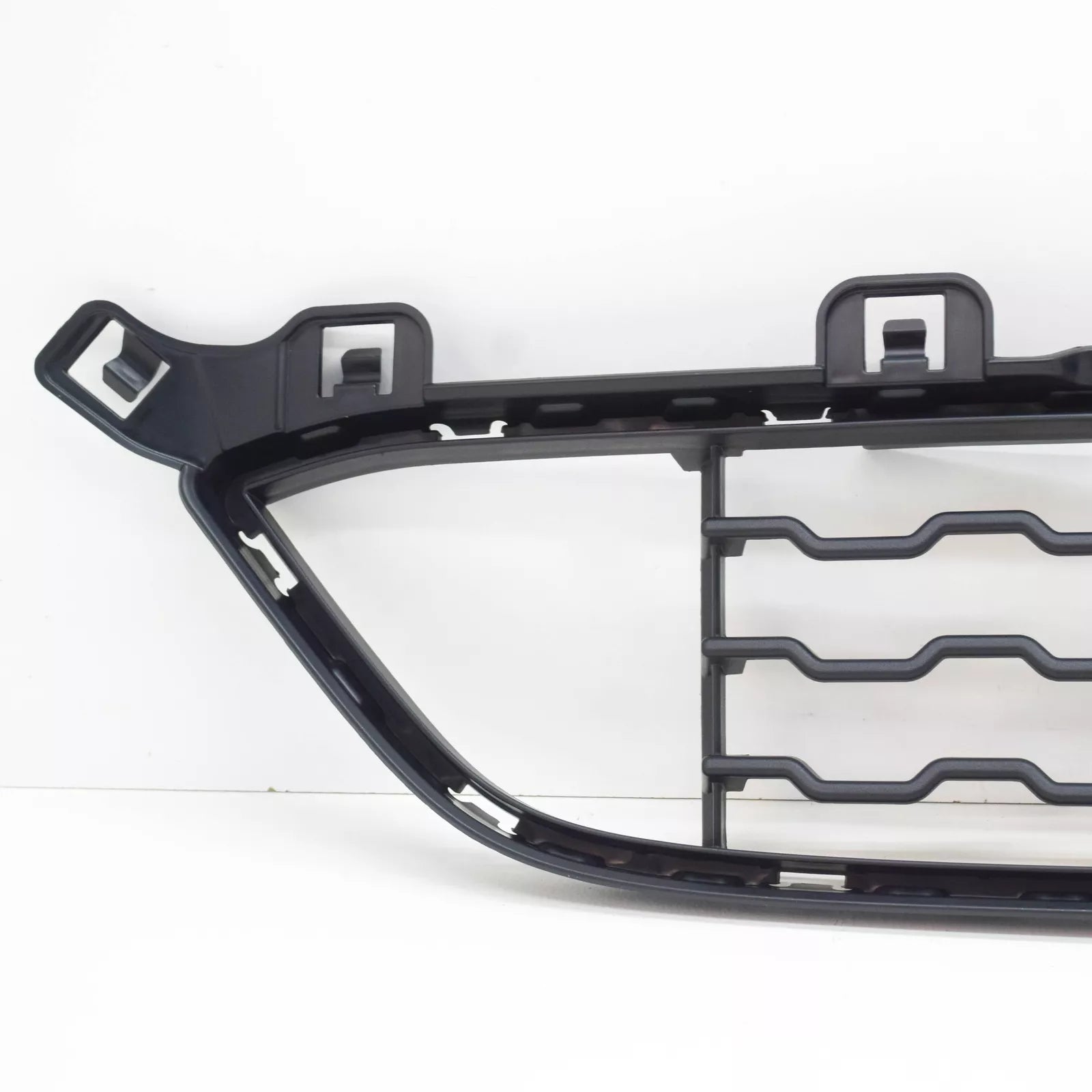 NEW BMW X6 F16 FRONT M BUMPER LOWER CENTER GRILLE 51118056522 2016 ORIGINAL