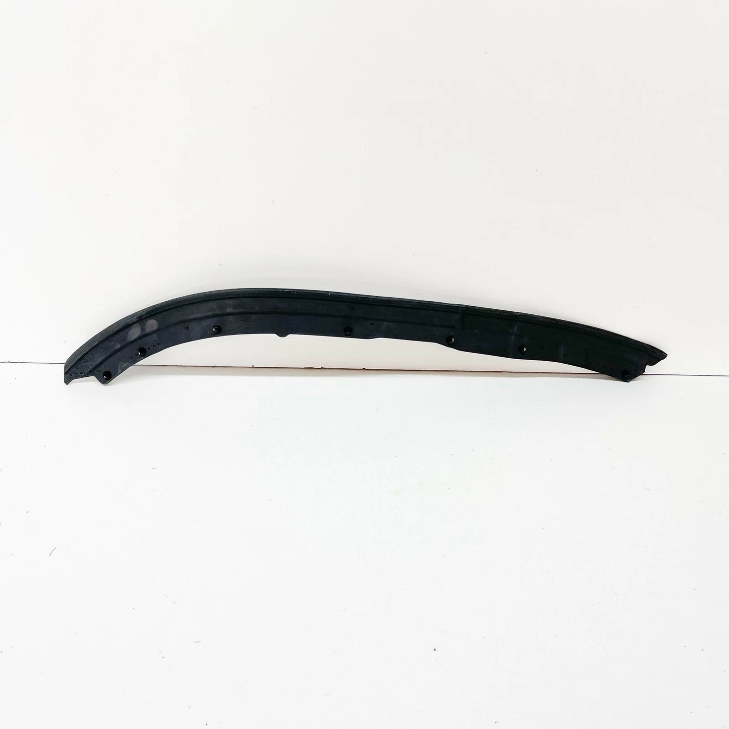 NEW MERCEDES-BENZ C W203 FRONT RIGHT DOOR SEALING FRAME A2037201678