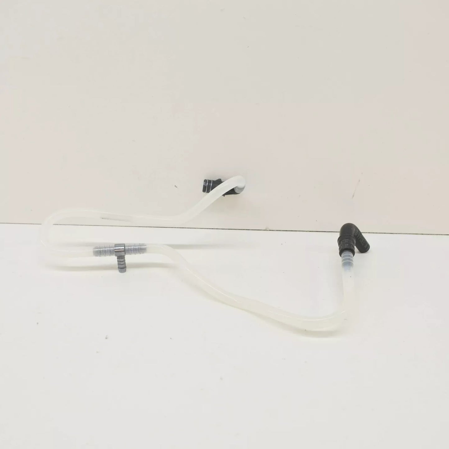 NEW BMW 5 E39 FUEL FEED LINE 13532248055 2248055 ORIGINAL