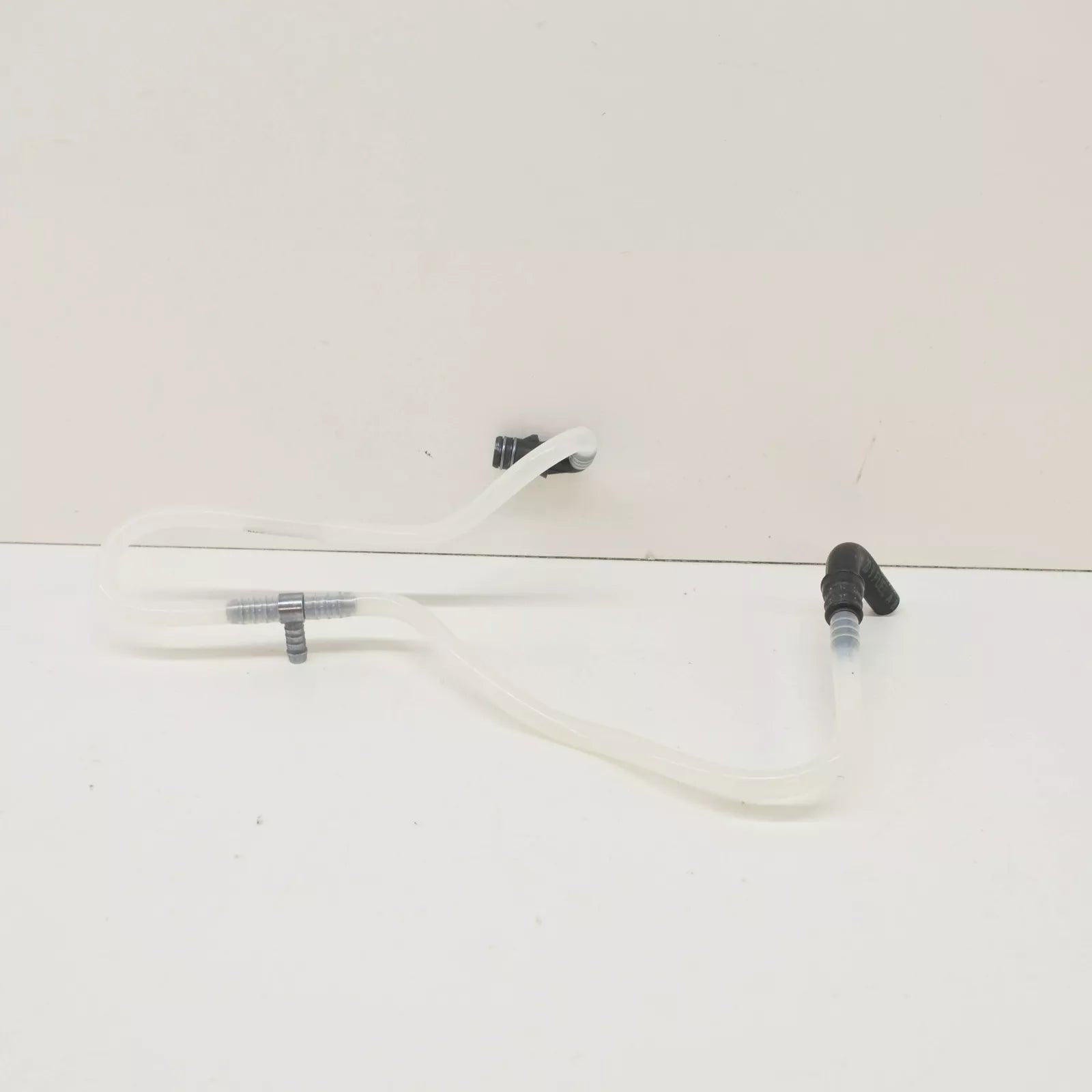 NEW BMW 5 E39 FUEL FEED LINE 13532248055 2248055 ORIGINAL