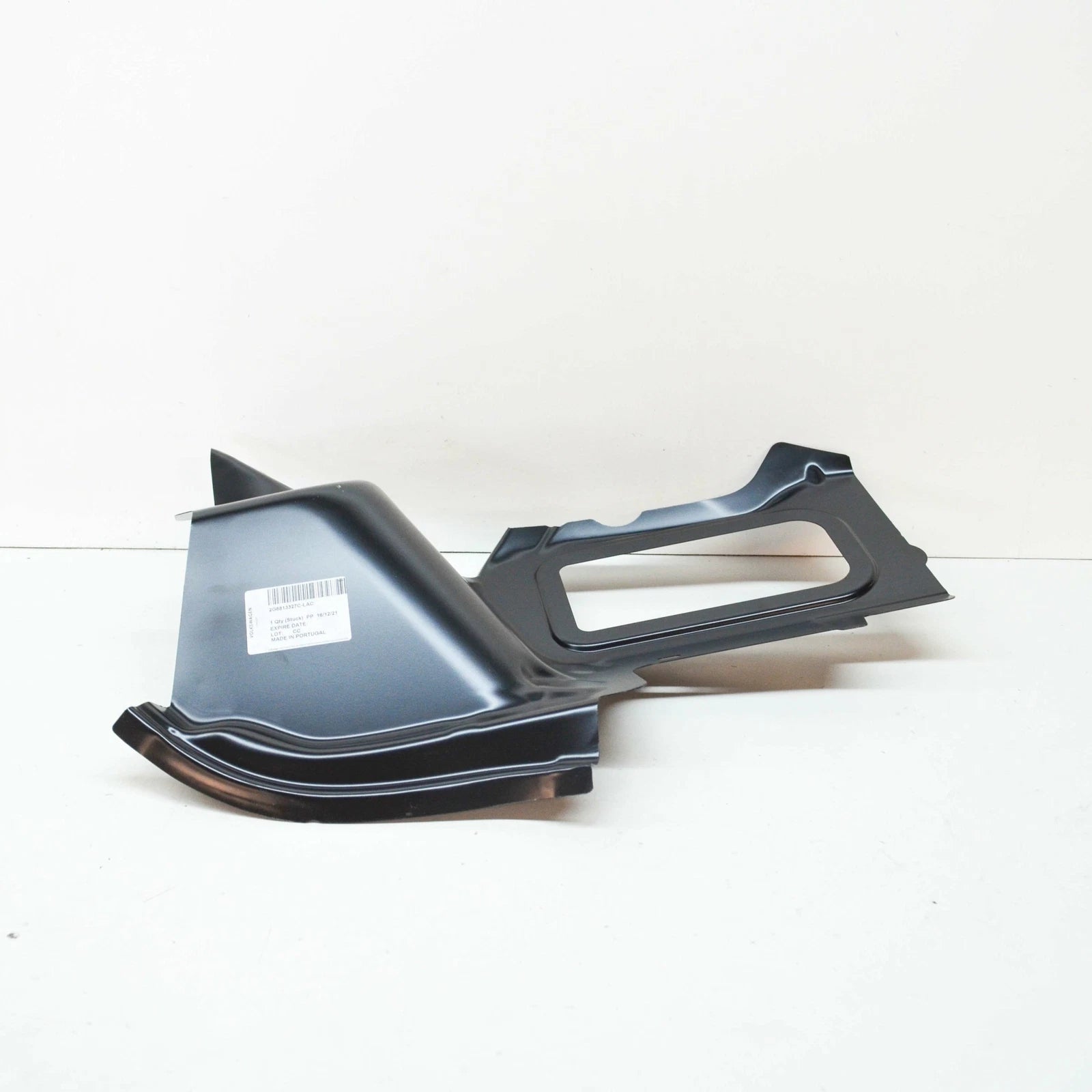 NEW VOLKSWAGEN POLO AW REAR LEFT TAILLIGHT MOUNT BRACKET 2G6813327C