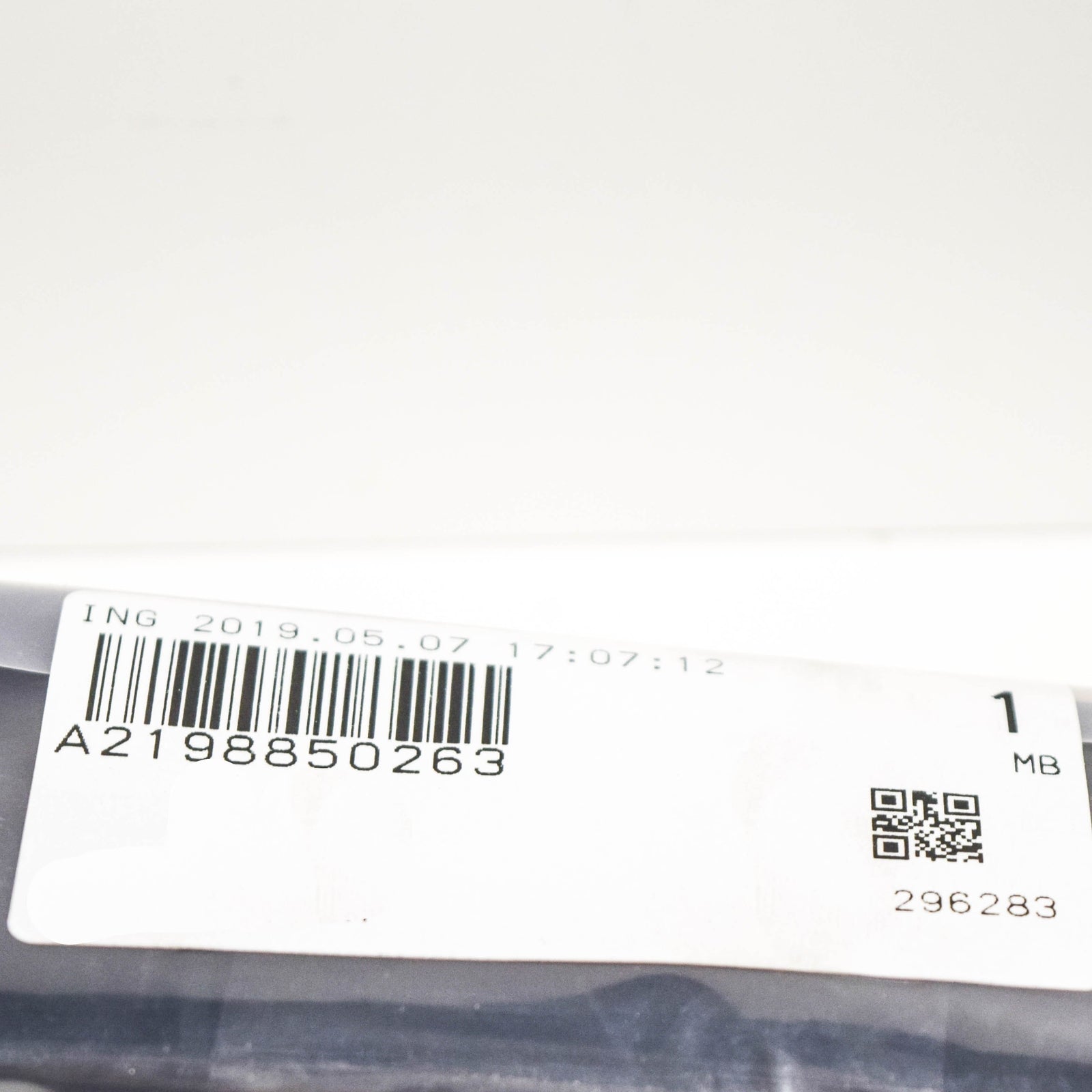 NEW MERCEDES BENZ CLS C219 REAR BUMPER RIGHT HOLDER BRACKET A2198850263 ORIGINAL