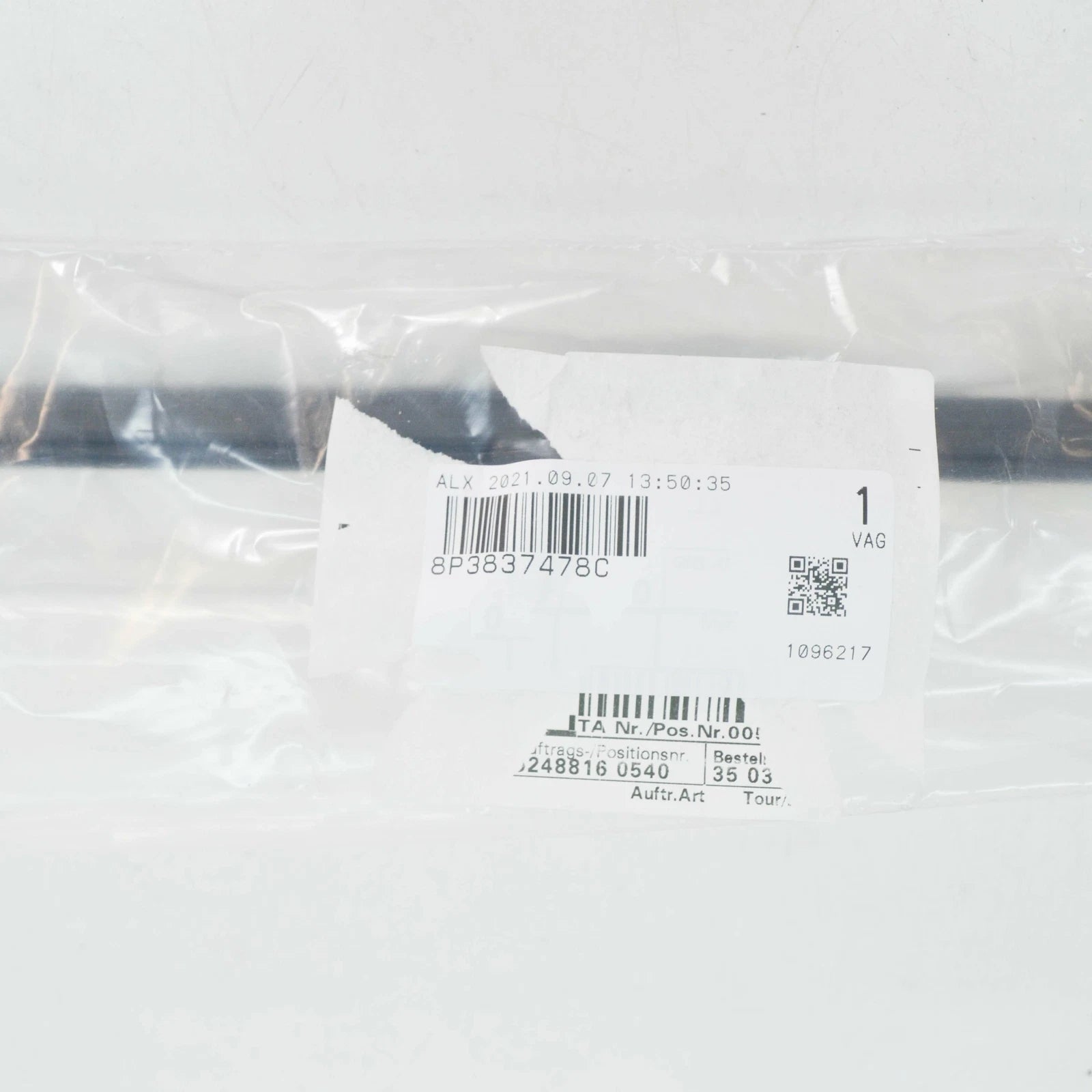 NEW AUDI A3 8P FRONT RIGHT DOOR OUTER WINDOW APERTURE SEAL 8P3837478C