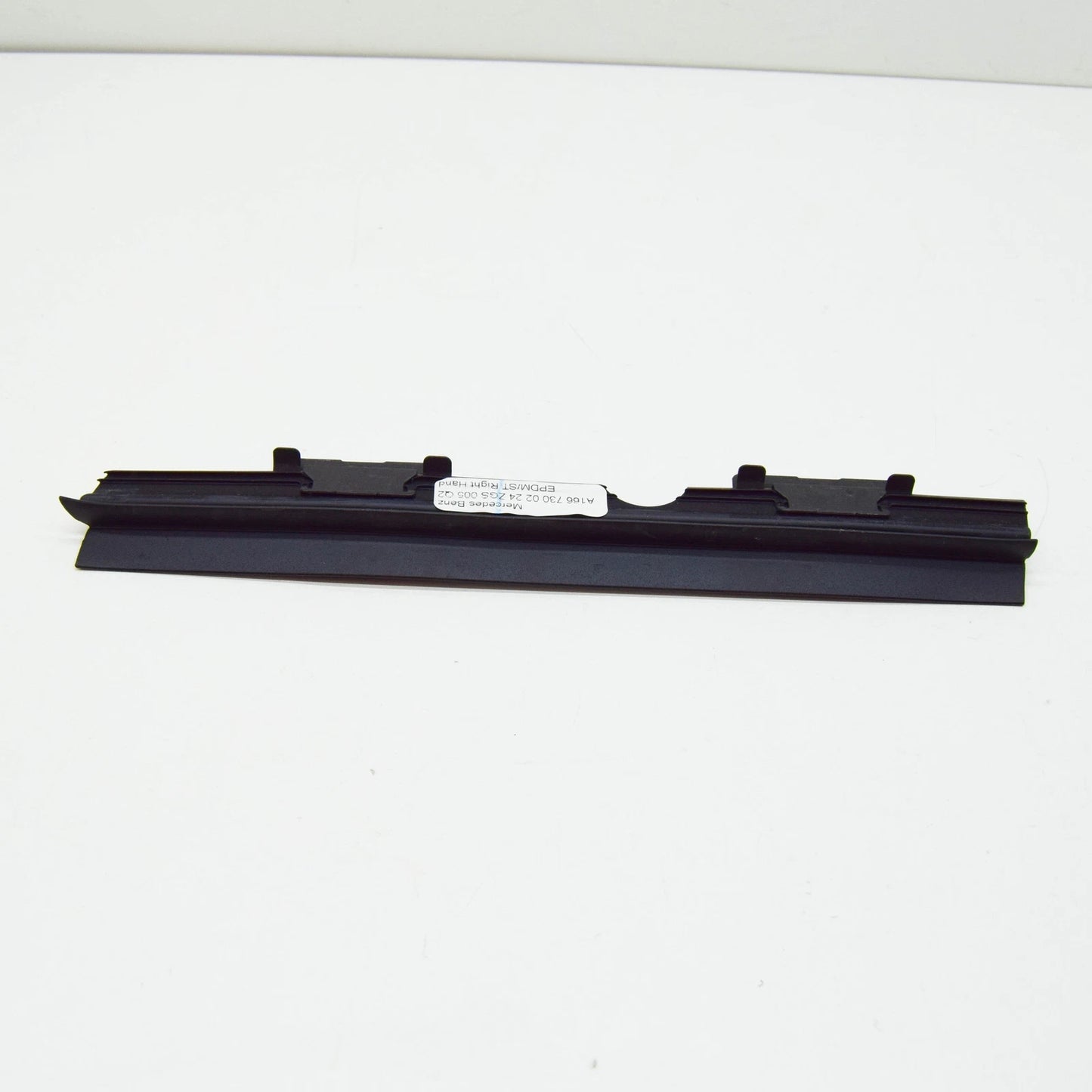 NEW MERCEDES-BENZ ML W166 INSIDE REAR RIGHT SEALING RAIL A1667300224 ORIGINAL