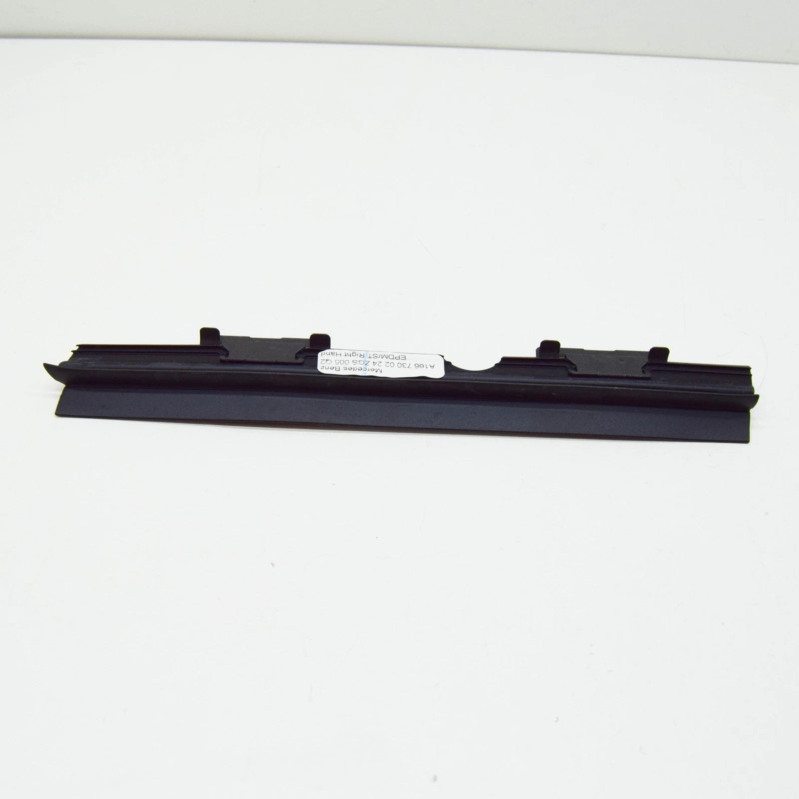 NEW MERCEDES-BENZ ML W166 INSIDE REAR RIGHT SEALING RAIL A1667300224 ORIGINAL