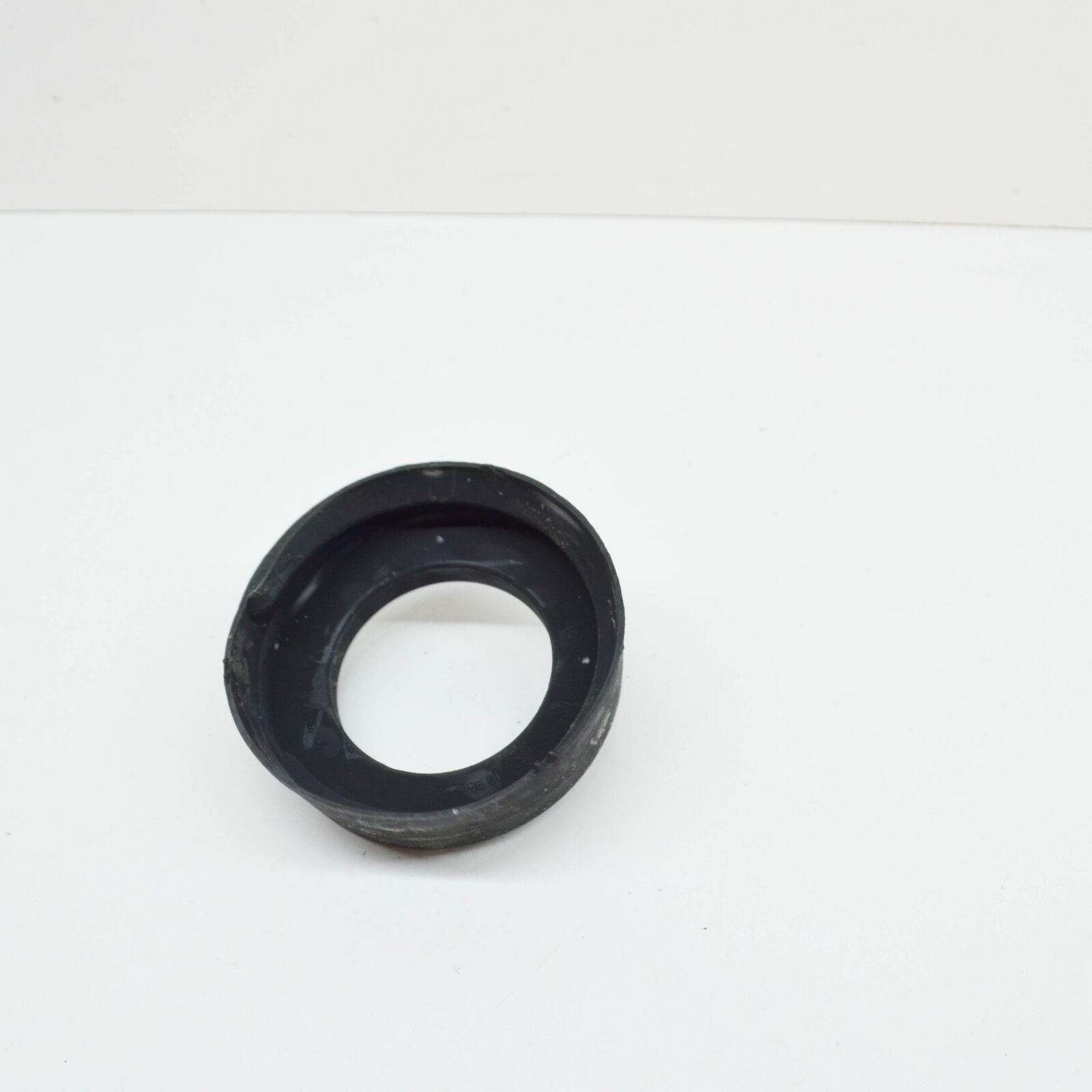 NEW MERCEDES-BENZ 190 W201 FRONT COIL SPRING SHIM A2013211084 ORIGINAL