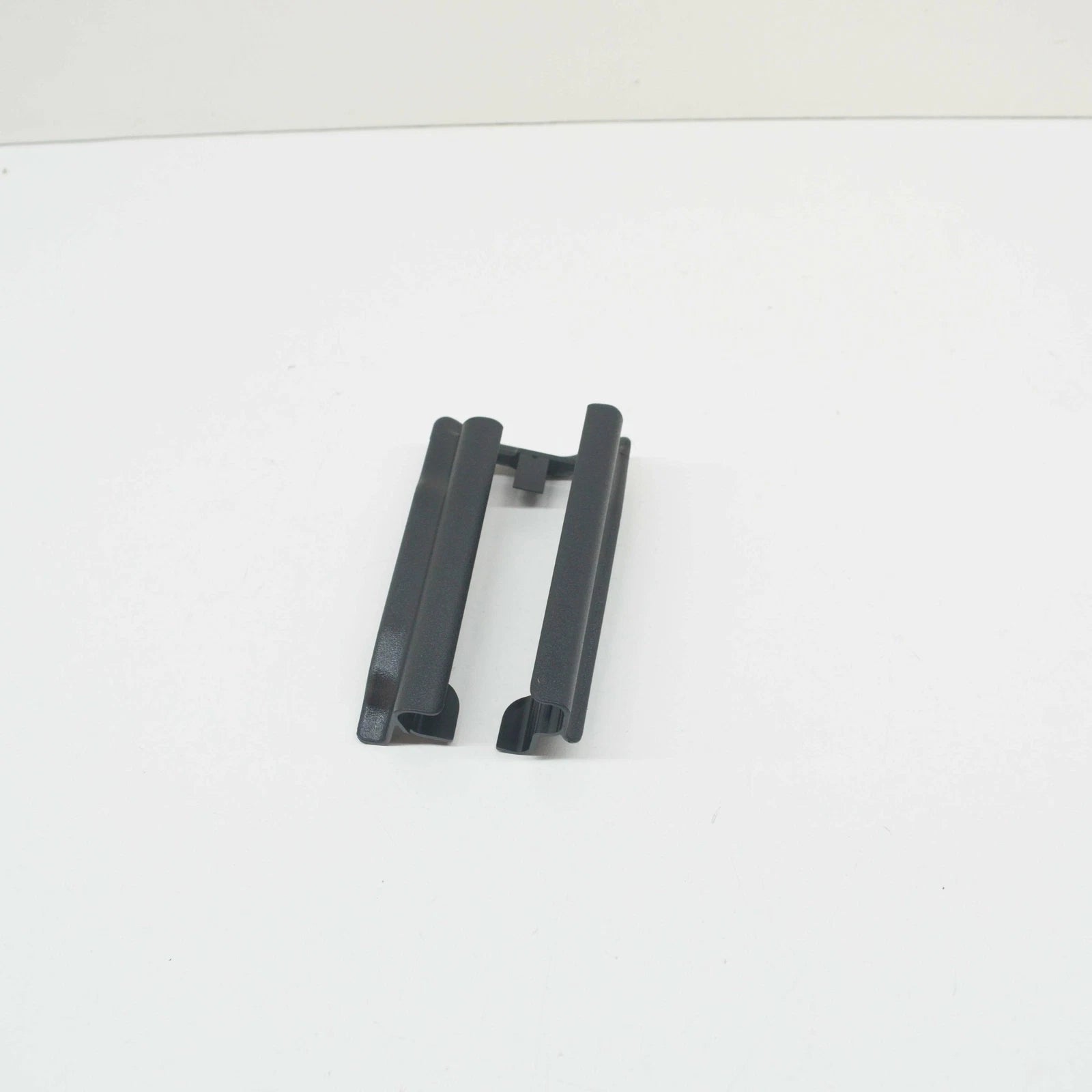 NEW MB C W203 FRONT SEAT REAR INSIDE RIGHT TRACK COVER A20391910209051 ORIGINAL