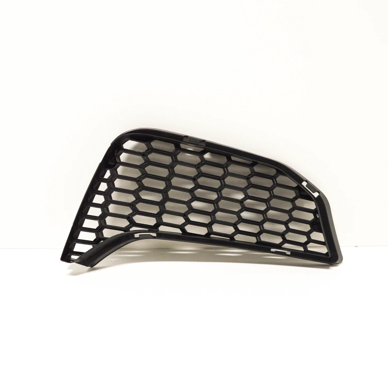 NEW BMW M4 F82 FRONT BUMPER LOWER RIGHT GRILLE 51118054302 8054302 2016 ORIGINAL