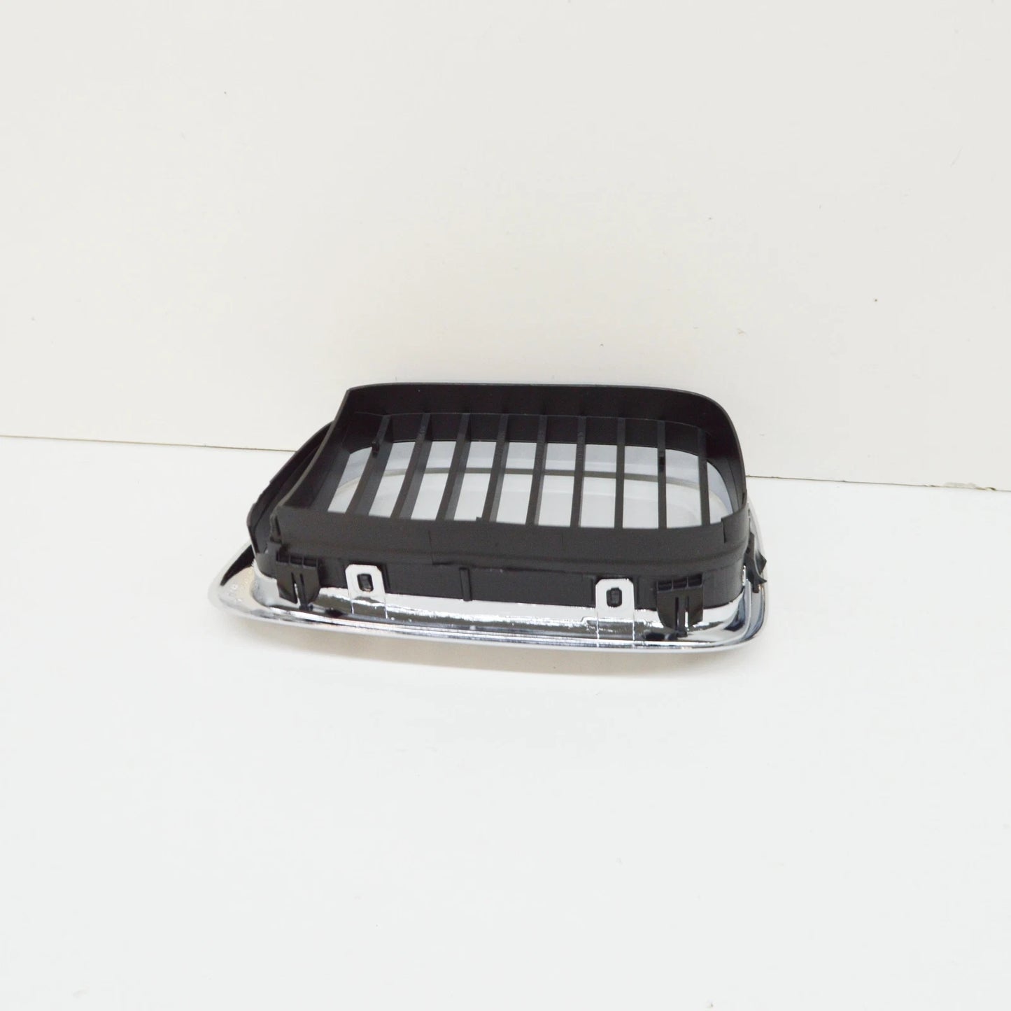 NEW BMW E39 FRONT RADIATOR KIDNEY BLACK GRILLE RIGHT 7005838 51137005838