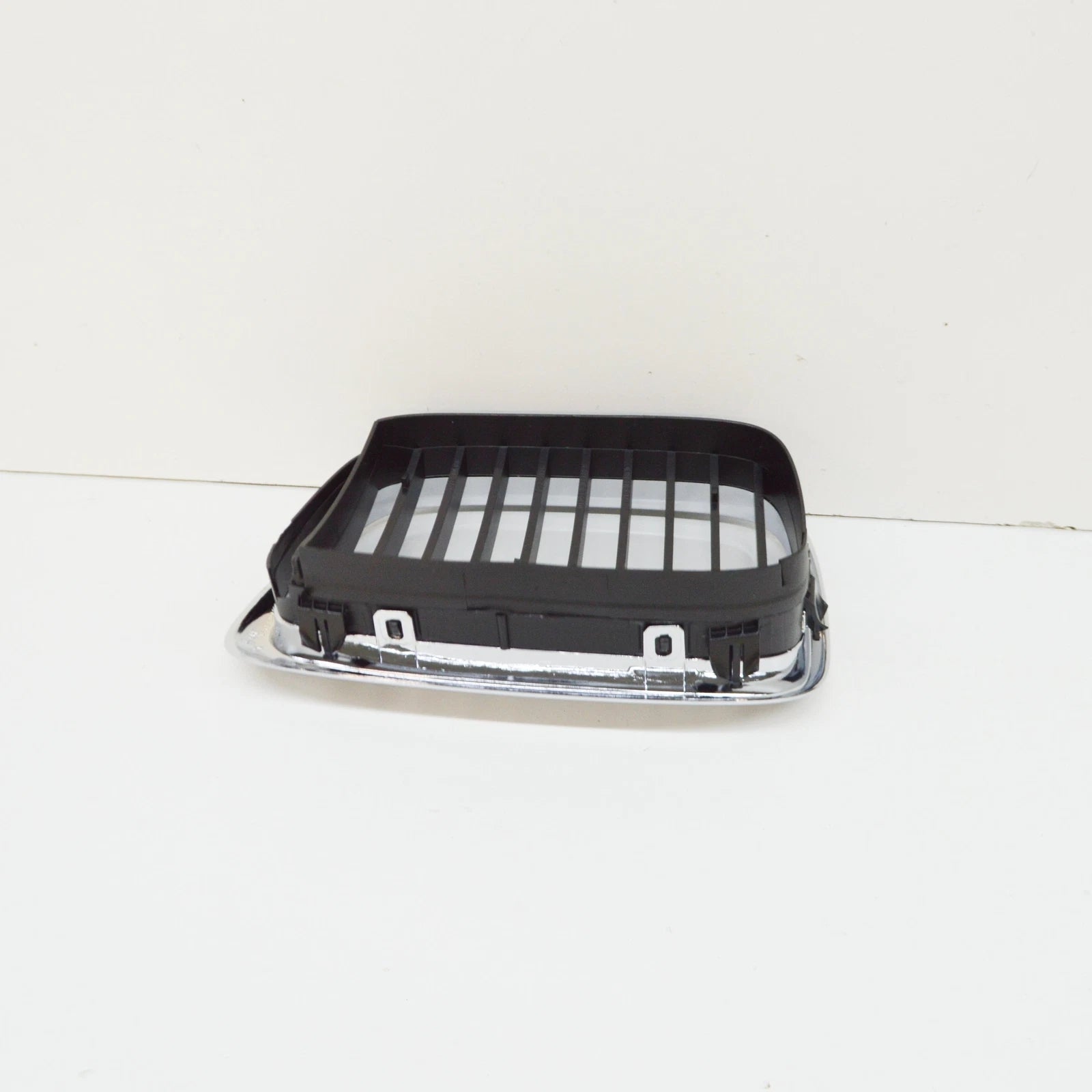 NEW BMW E39 FRONT RADIATOR KIDNEY BLACK GRILLE RIGHT 7005838 51137005838