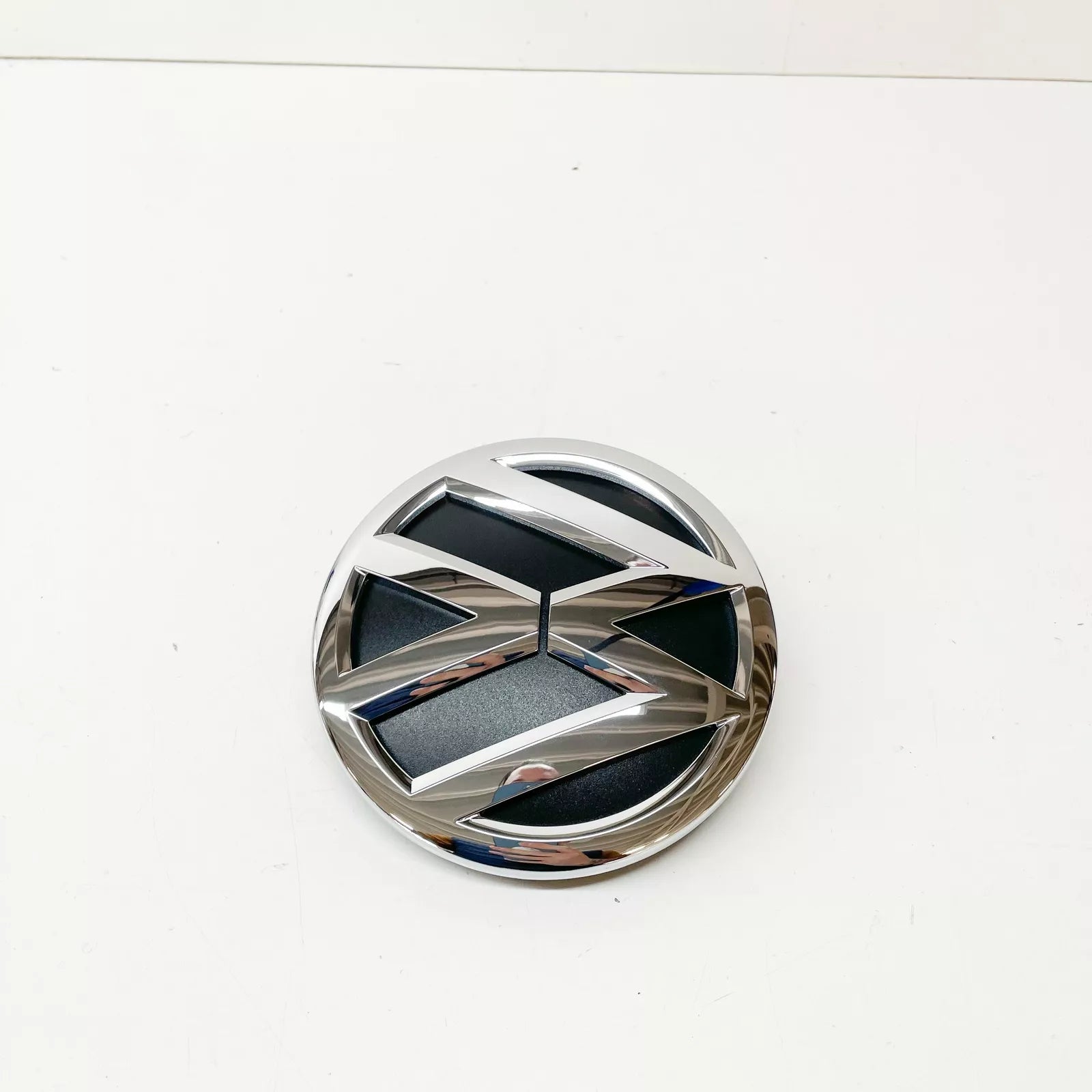 NEW VW CRAFTER 30-35 MINIBUS 2E REAR TAILGATE BADGE 2E1853600A