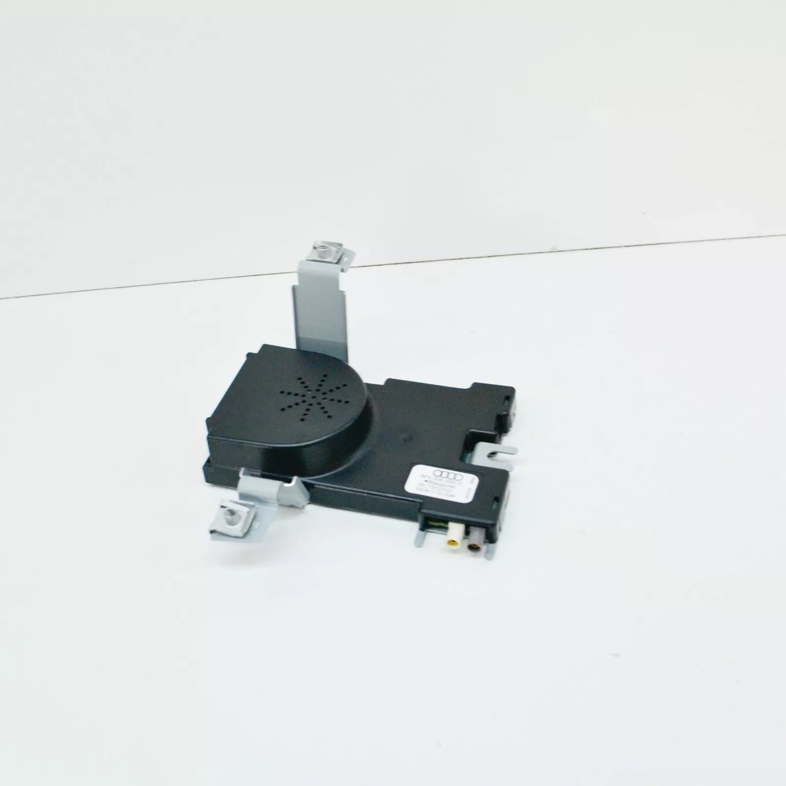 NEW AUDI A3 8P LEFT LOWER ANTENNA AMPLIFIER 8P4035225D