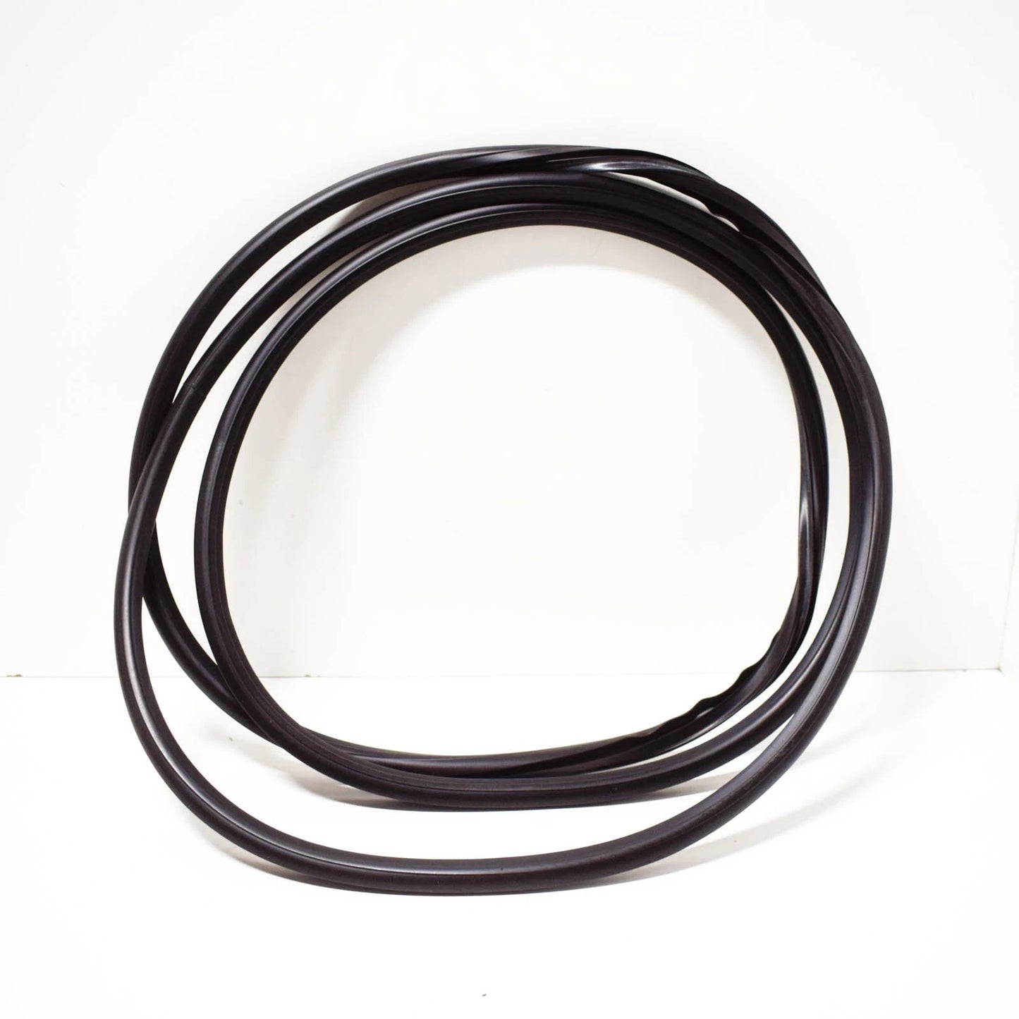 NEW BMW M3 E30 COUPE WINDSHIELD GASKET SEAL 51311945082 1945082 ORIGINAL