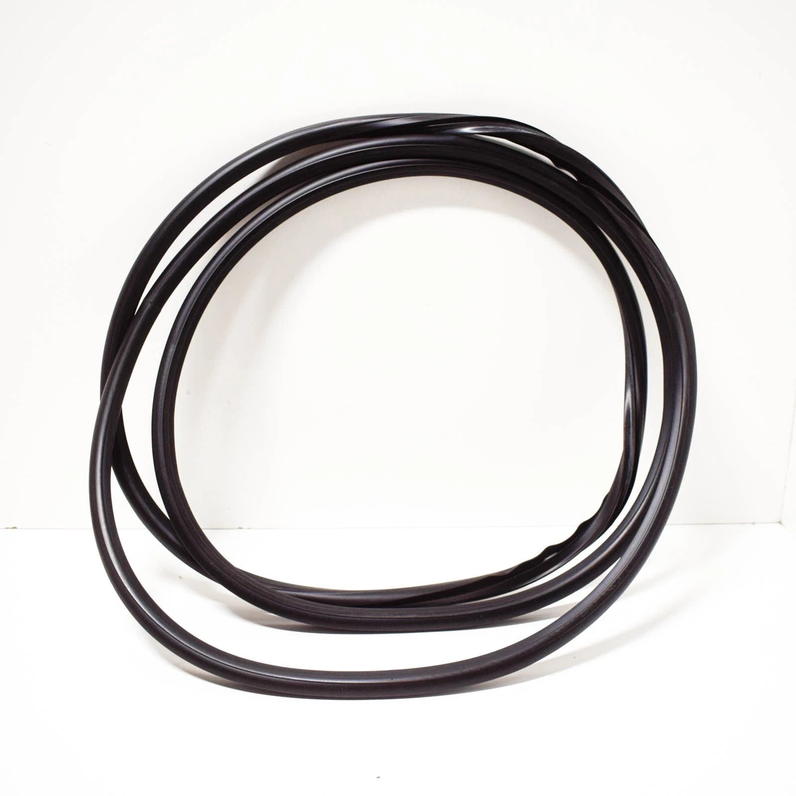 NEW BMW M3 E30 COUPE WINDSHIELD GASKET SEAL 51311945082 1945082 ORIGINAL