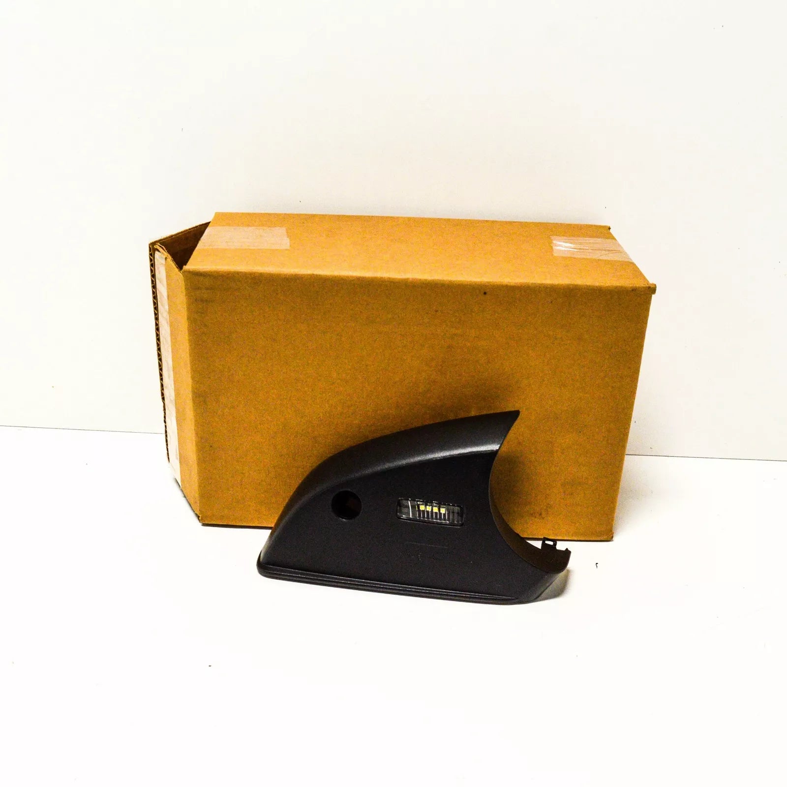 NEW MERCEDES BENZ GLE W166 RIGHT MIRROR LOWER COVER CAP  A1668101015 ORIGINAL