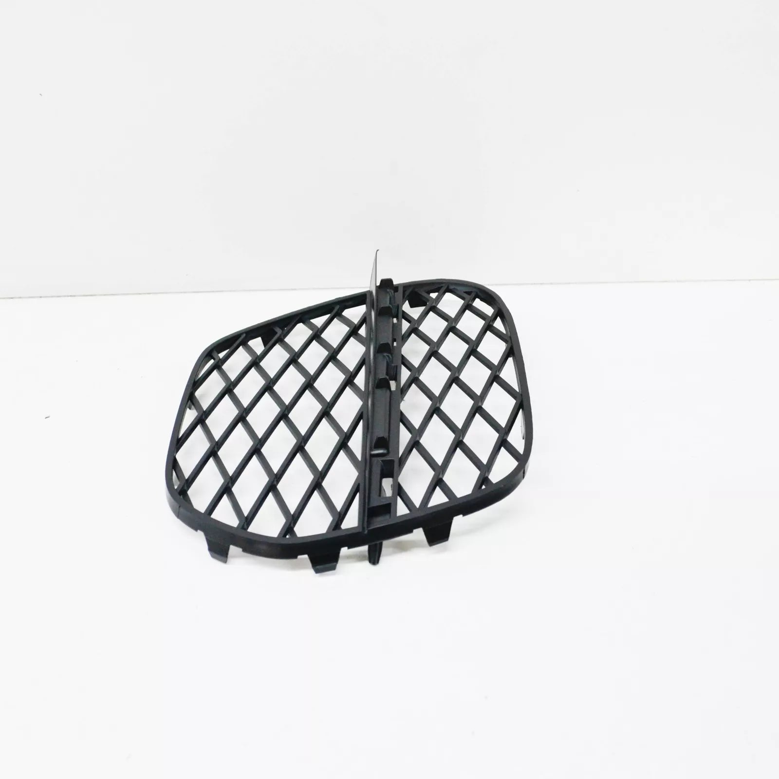 NEW BMW X5 E70 FRONT BUMPER LEFT OPEN GRILLE 51117222857 7222857 ORIGINAL