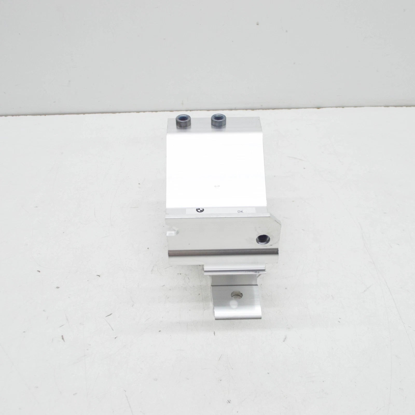 NEW BMW 7 G12 FRONT BUMPER RIGHT ADAPTER 51647357218 ORIGINAL