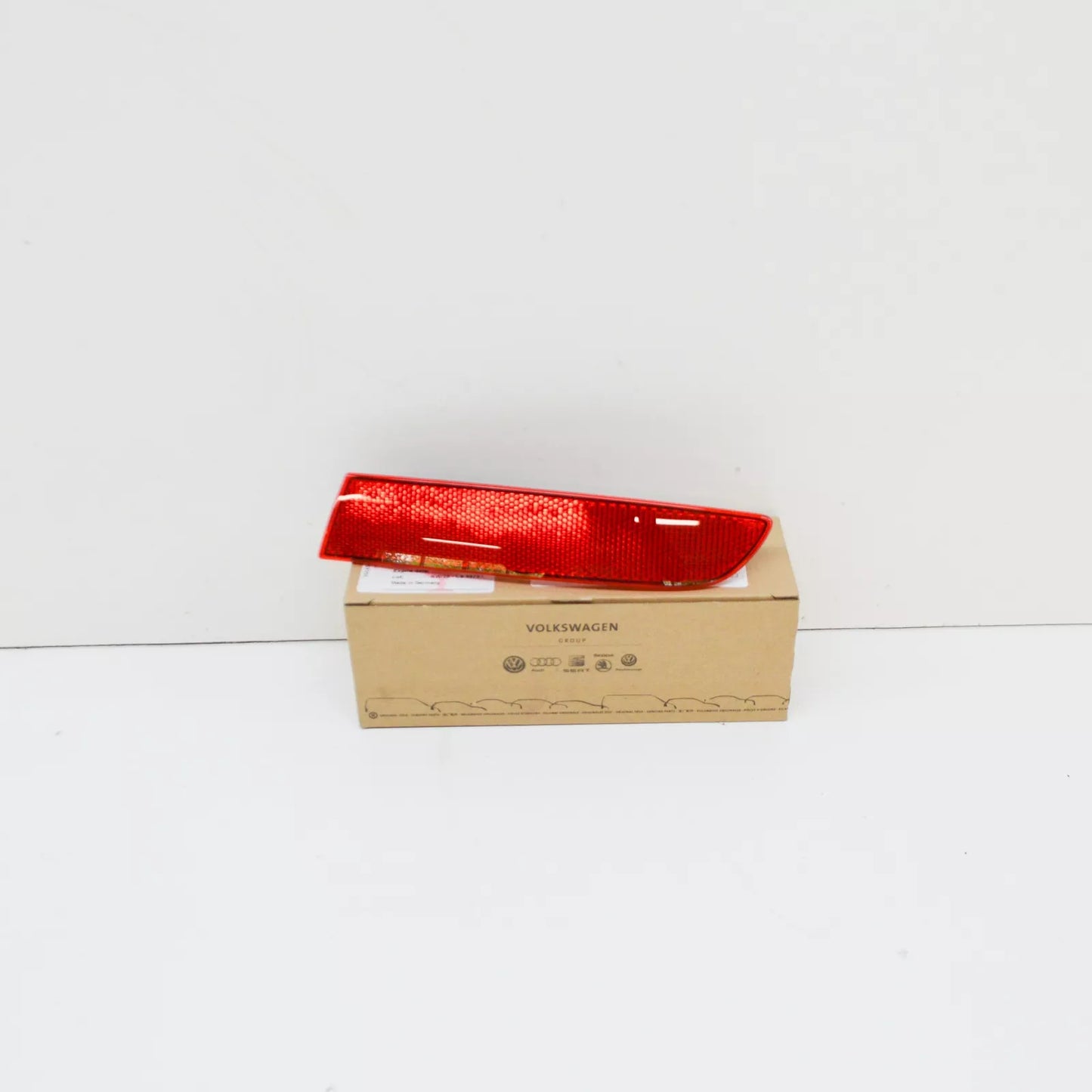 NEW VOLKSWAGEN PASSAT B6 REAR LIGHT REFLECTOR RIGHT 3C0945106A