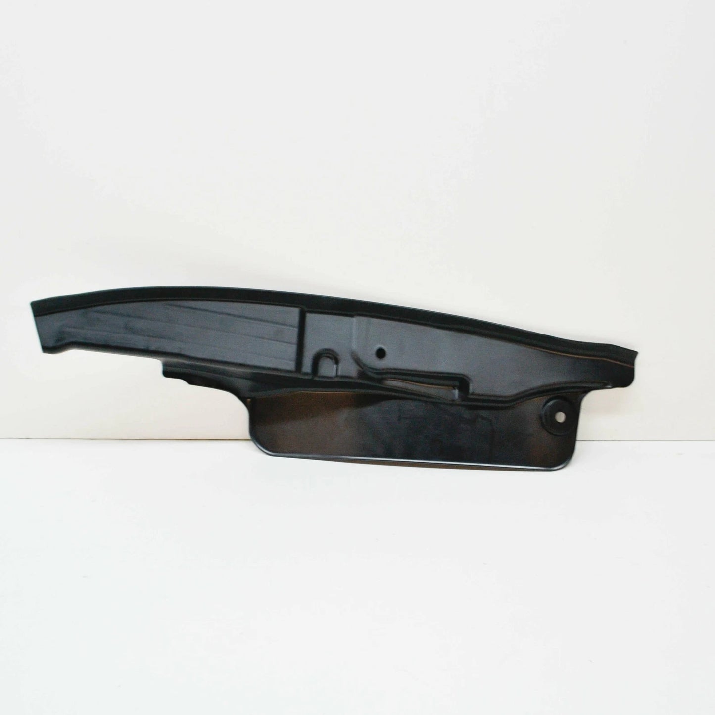 NEW VOLKSWAGEN JETTA A5 FRONT RIGHT FENDER CLOSING ELEMENT 1K5821112A ORIGINAL