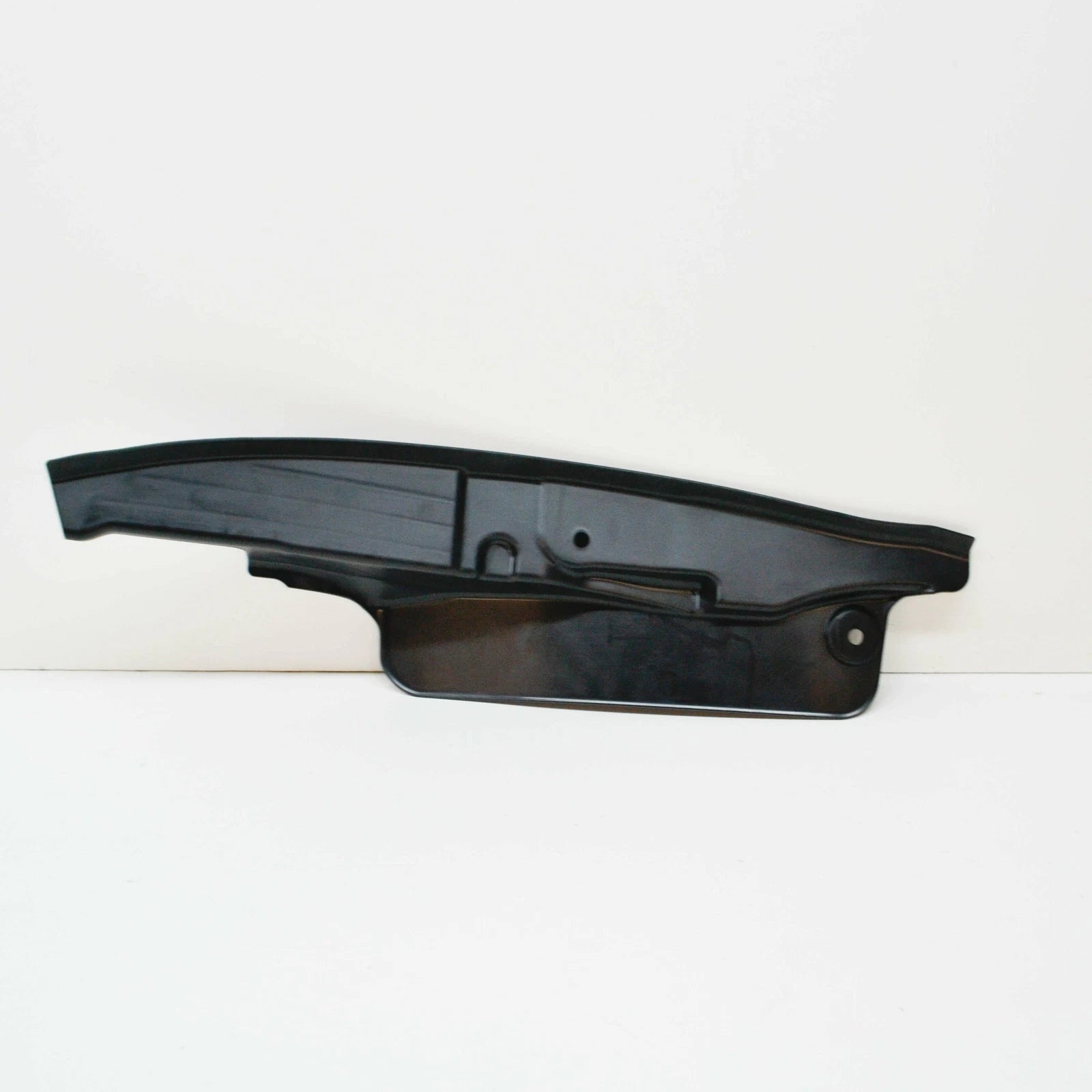 NEW VOLKSWAGEN JETTA A5 FRONT RIGHT FENDER CLOSING ELEMENT 1K5821112A ORIGINAL