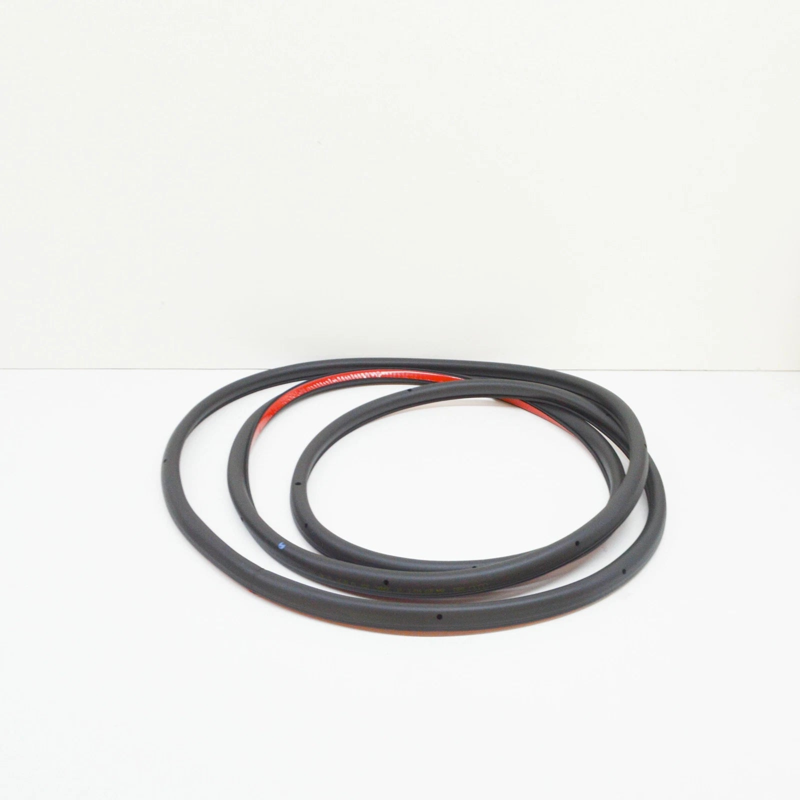 NEW AUDI A3 SPORTBACK 8V FRONT RIGHT OUTER DOOR SEAL RUBBER 8V4837912C ORIGINAL