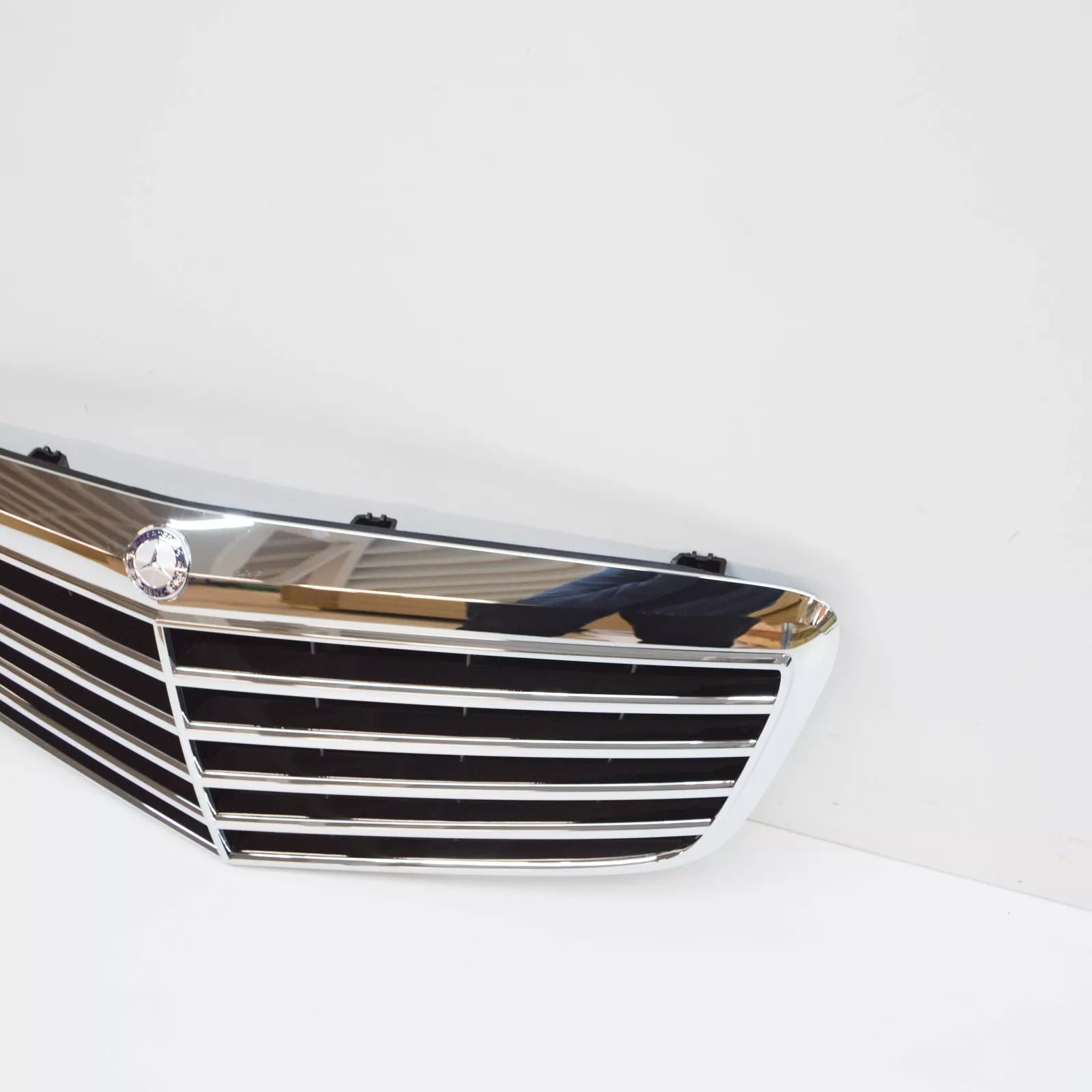 NEW MERCEDES-BENZ E W211 RADIATOR GRILLE A21188017839040 ORIGINAL