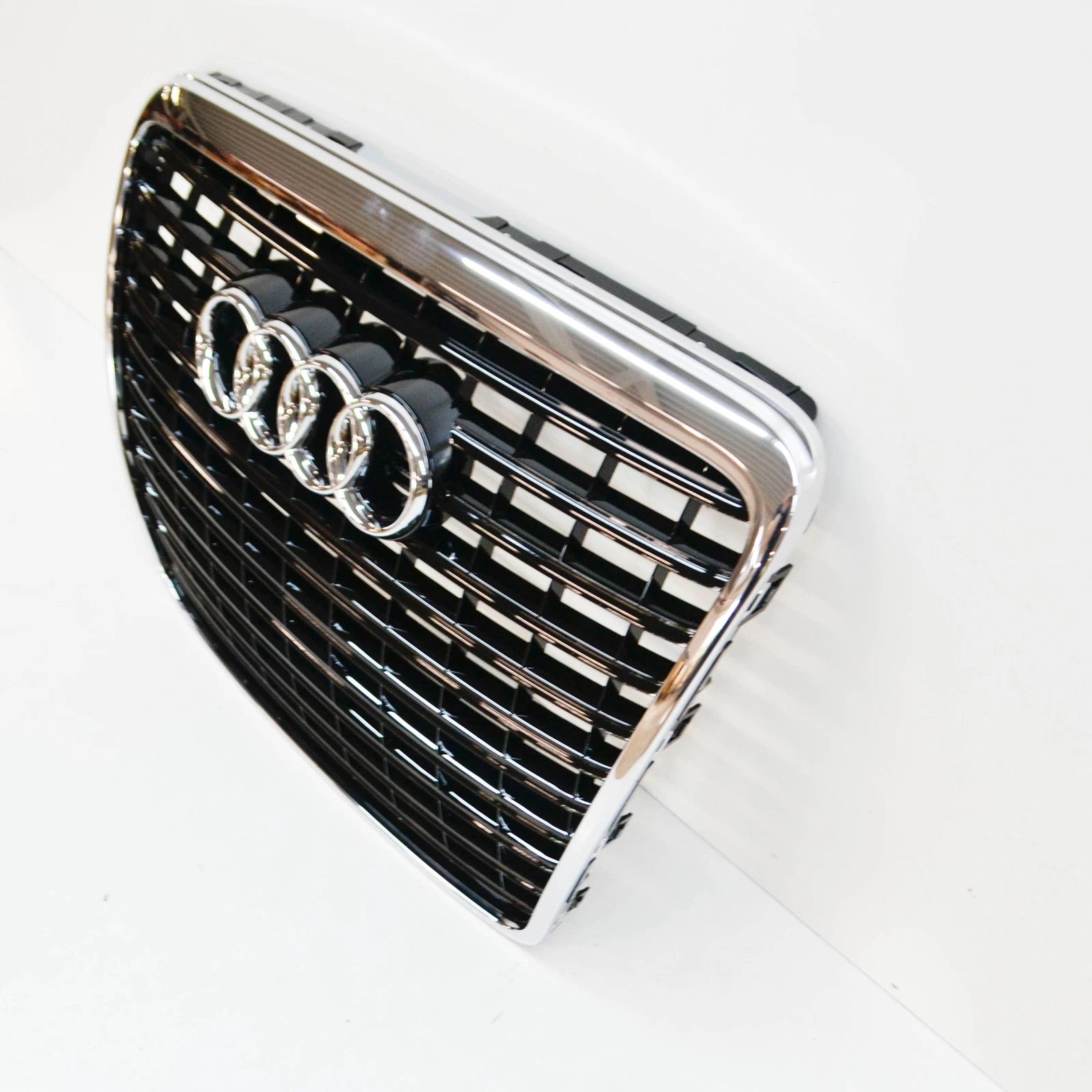 NEW AUDI A6 AVANT C6 FRONT RADIATOR GRILLE 4F0853651ANT94