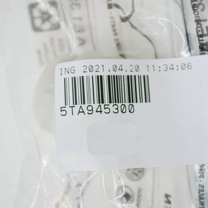 NEW VW TOURAN 5T MK2 REAR OUTER TAIL LIGHT SECURING ELEMENT 5TA945300