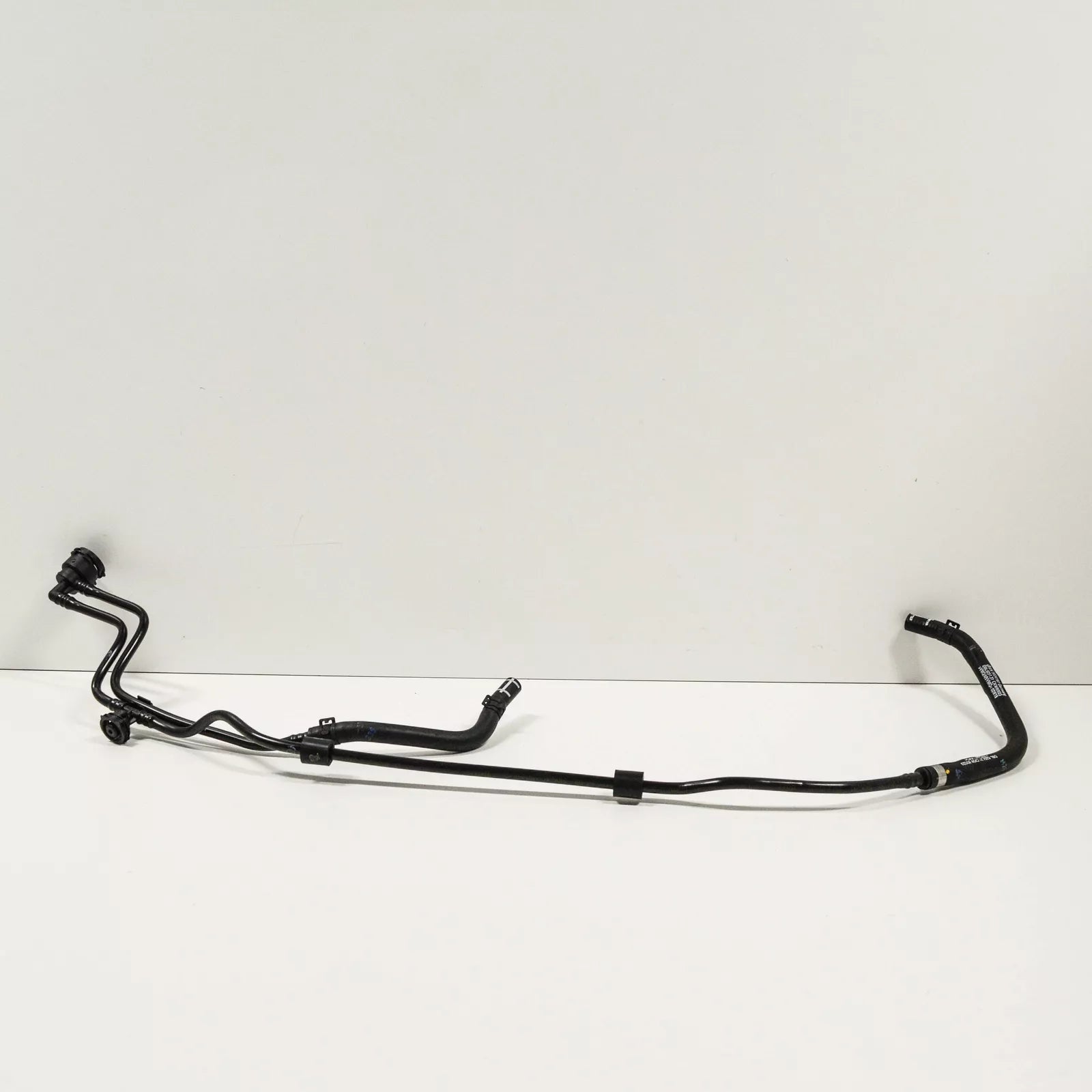 NEW MERCEDES BENZ E W213 WATER COOLANT PIPE HOSE A2135016500