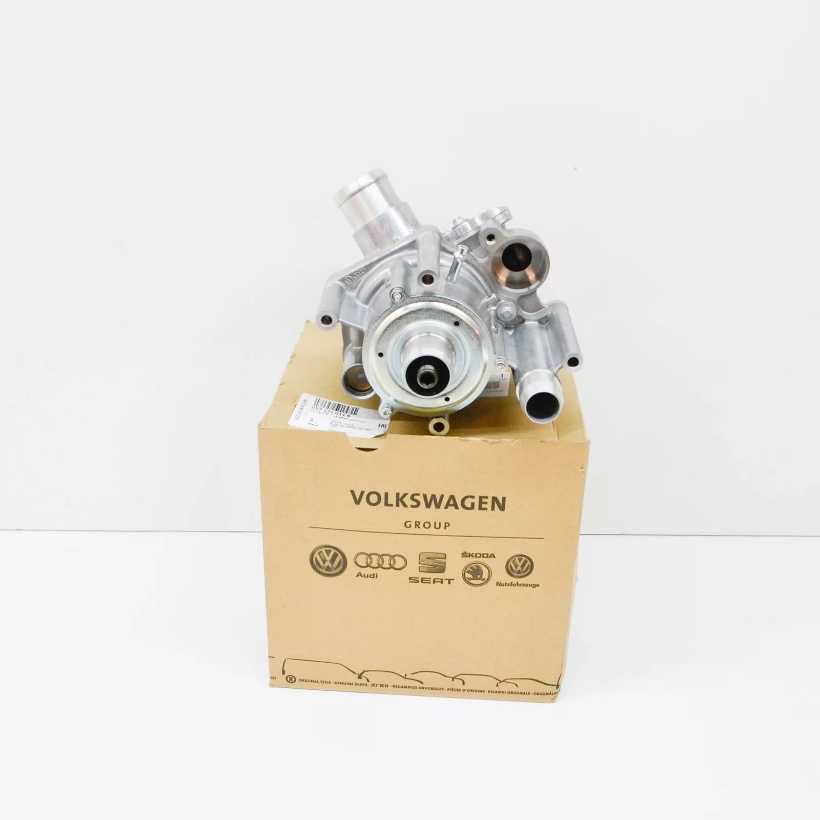 NEW AUDI A8 D4 WATER PUMP 057121011R