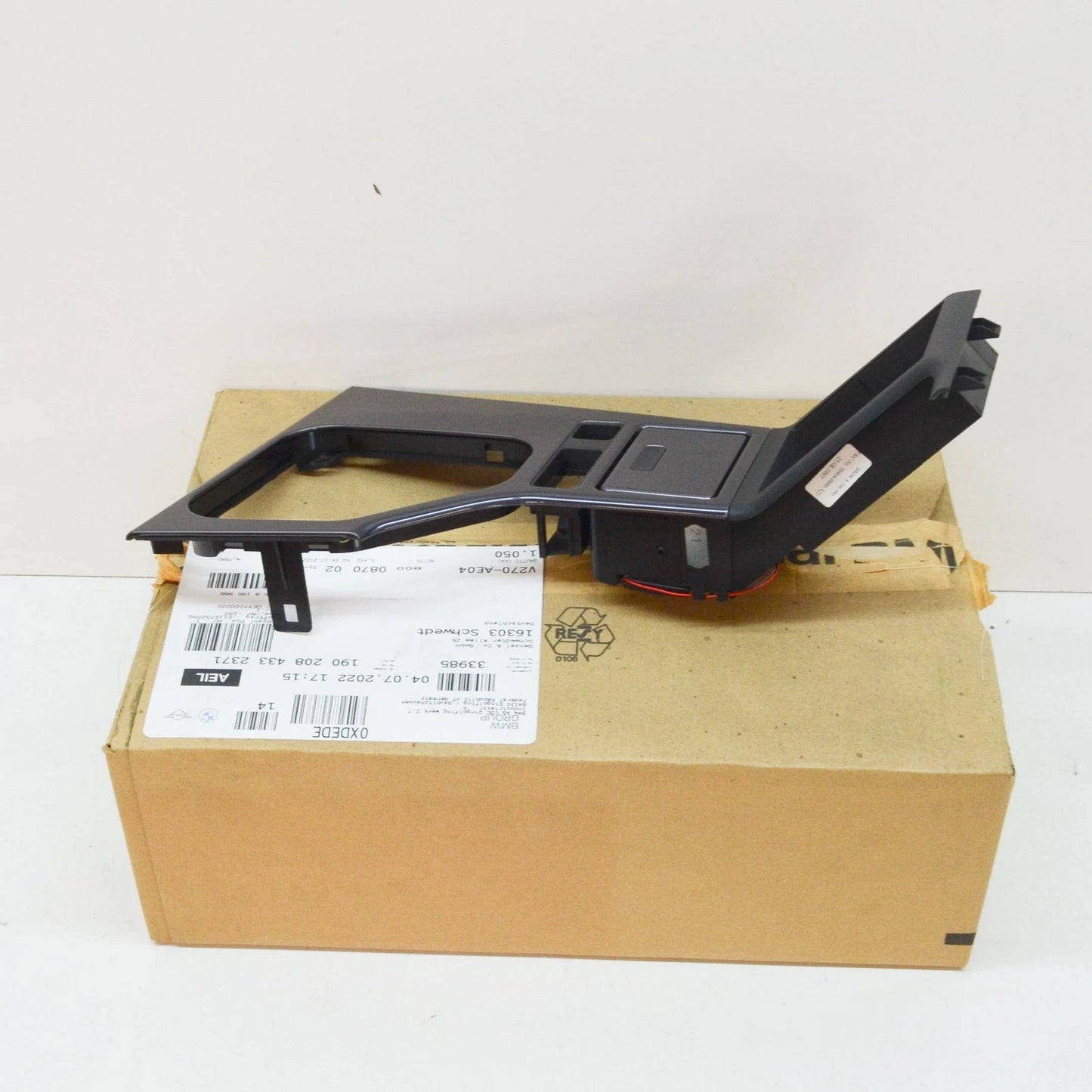 NEW BMW 5 E39 CENTER CONSOLE INSERT 51168196986 8196986 ORIGINAL