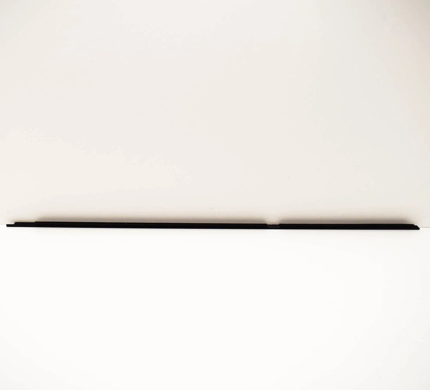 NEW BMW 5 E39 REAR LEFT DOOR OUTER WEATHERSTRIP 51228159021 ORIGINAL