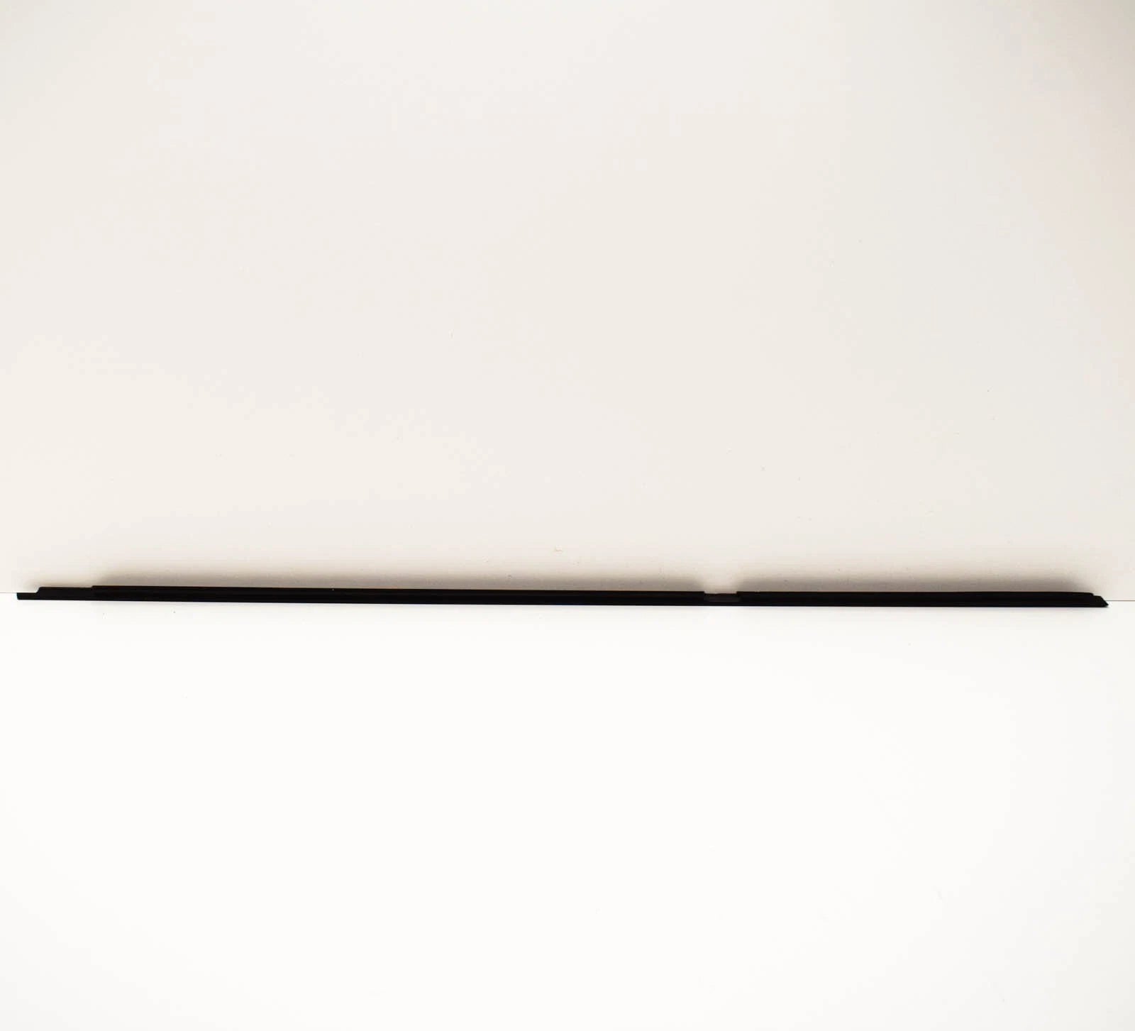 NEW BMW 5 E39 REAR LEFT DOOR OUTER WEATHERSTRIP 51228159021 ORIGINAL