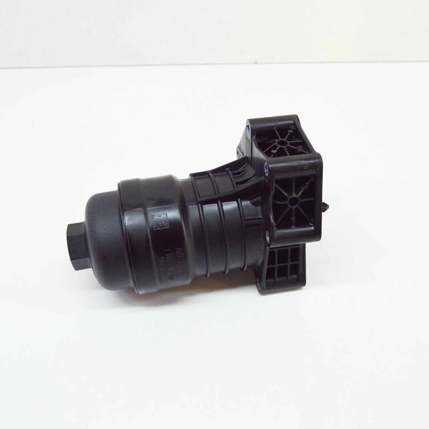 NEW AUDI A4 AVANT B9 ENGINE OIL FILTER HOUSING 06M115401L