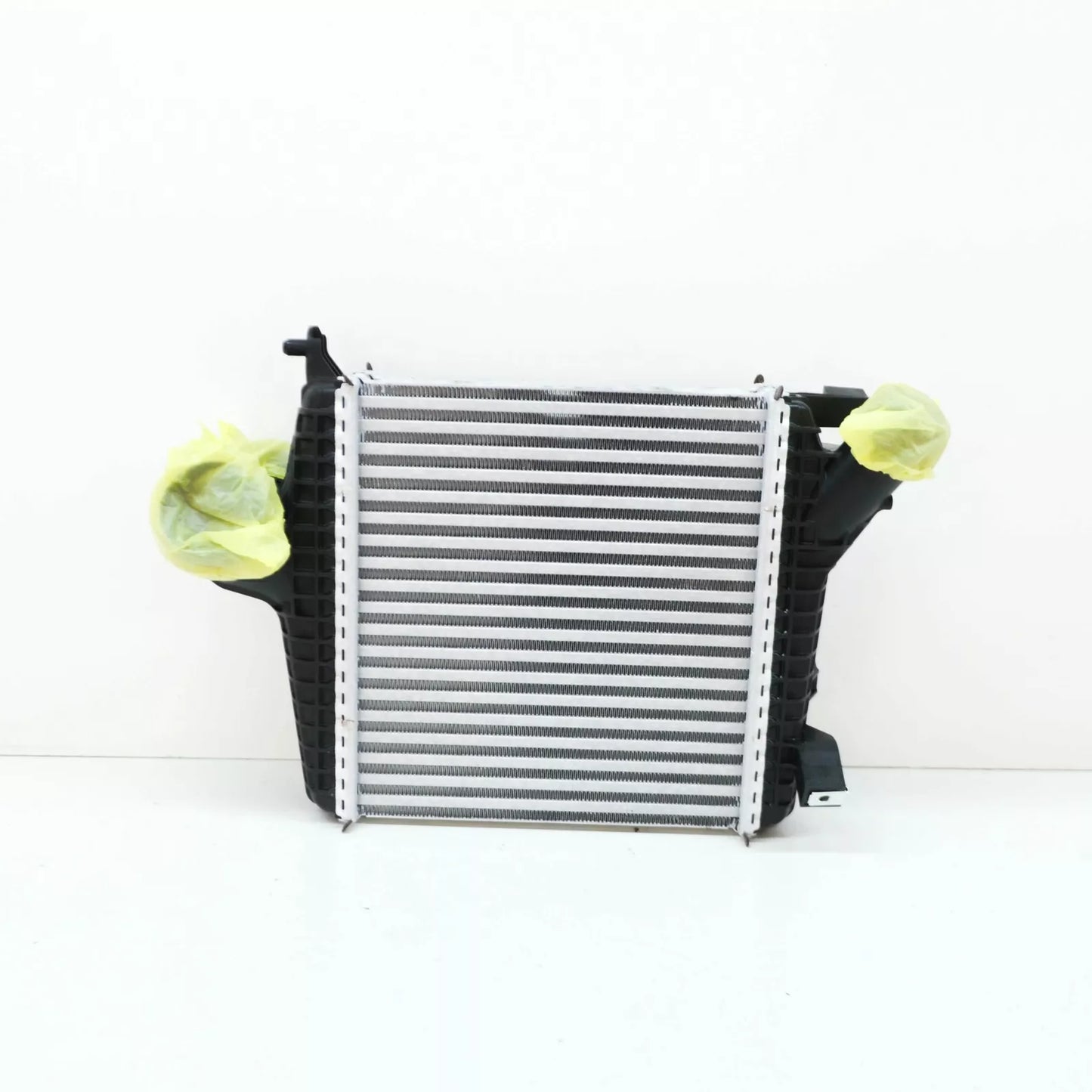 NEW AUDI Q7 4M RIGHT SIDE INTERCOOLER RADIATOR 4M0145804BR ORIGINAL