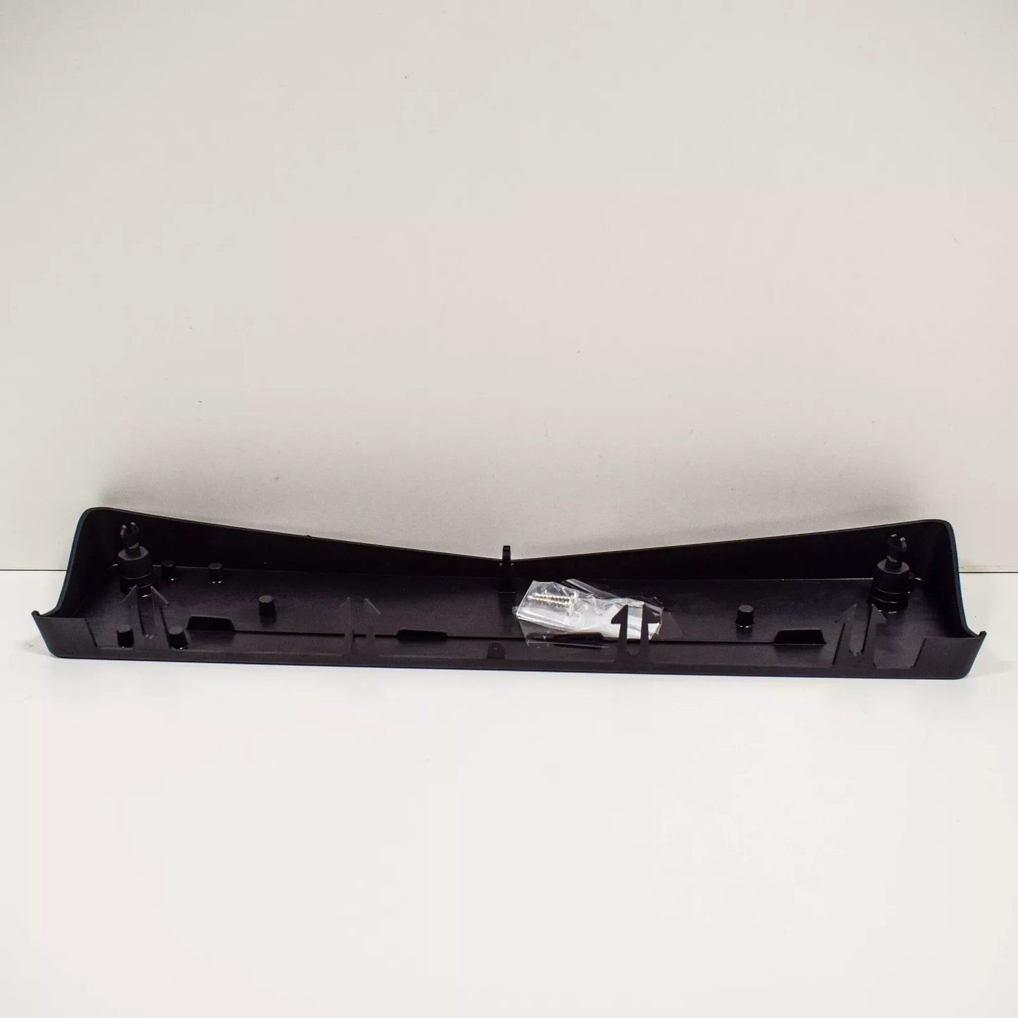 NEW MB GLC X253 FRONT BUMPER LICENSE PLATE MOLDING A2538800044 ORIGINAL